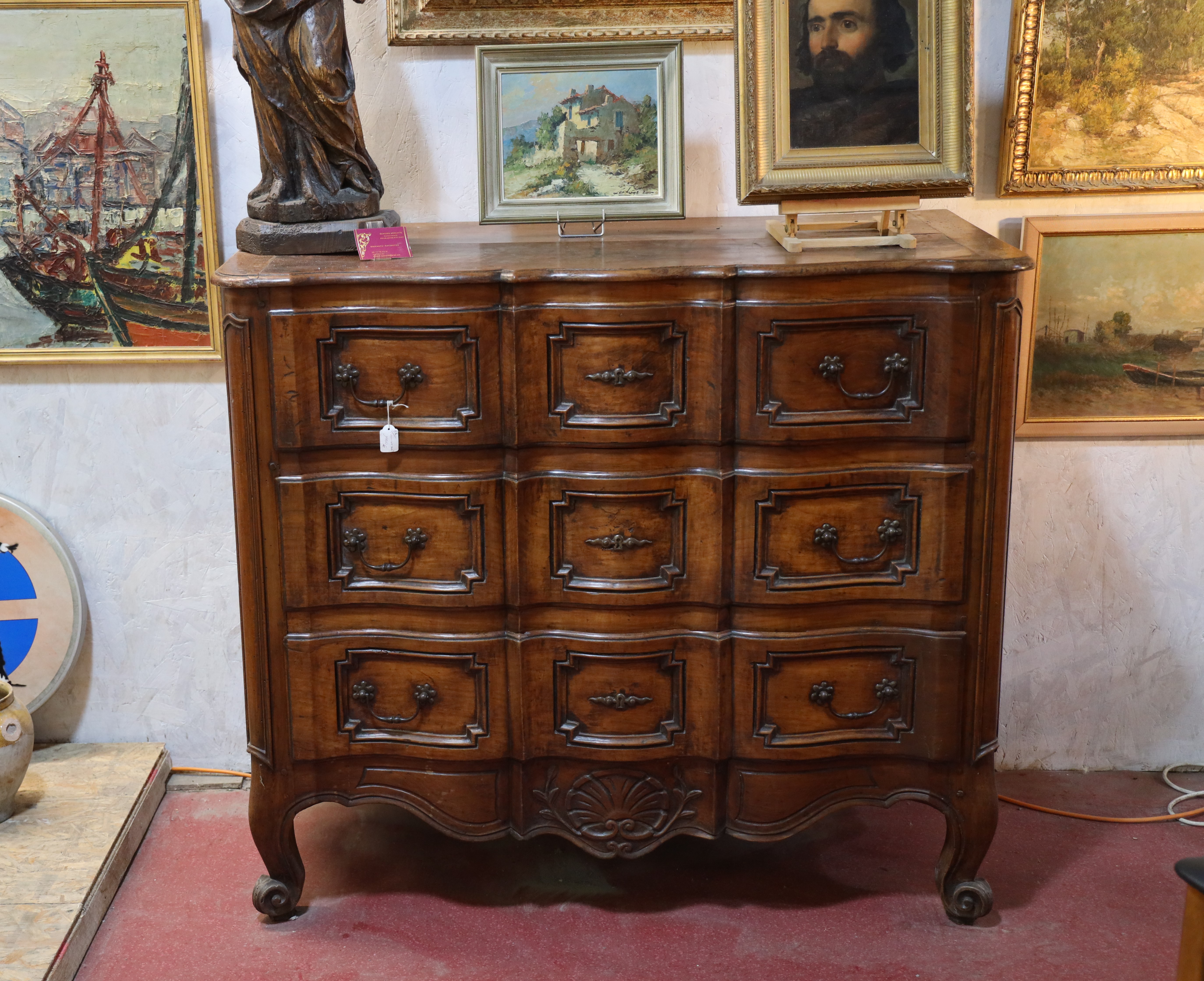 Commode arbalète Louis XV – Époque XVIIIᵉ – Noyer massif