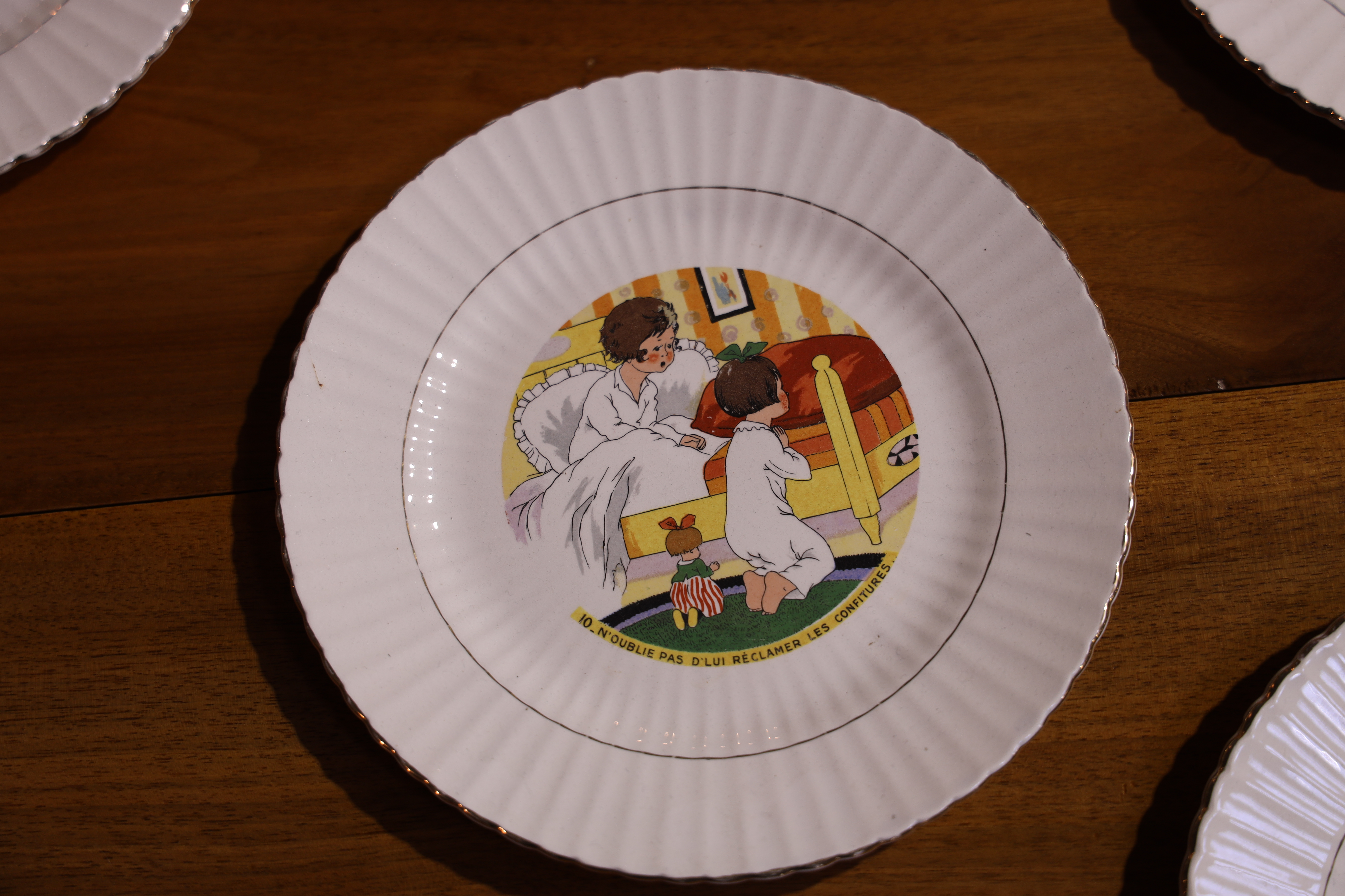 SERVICE DE 12 ASSIETTES À DESSERT EN PORCELAINE "DIGOIN"