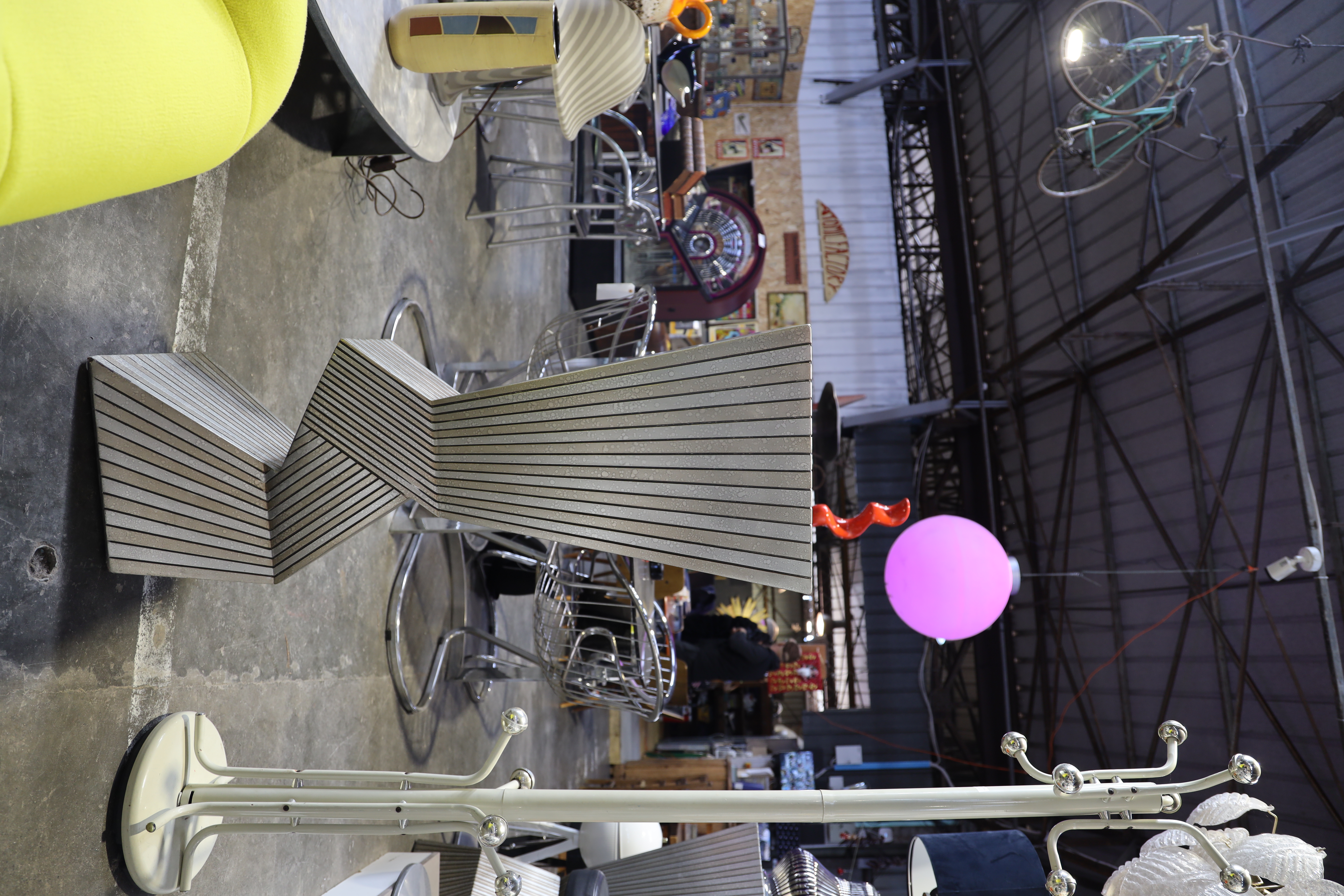 Sellette en métal et plateau céramique