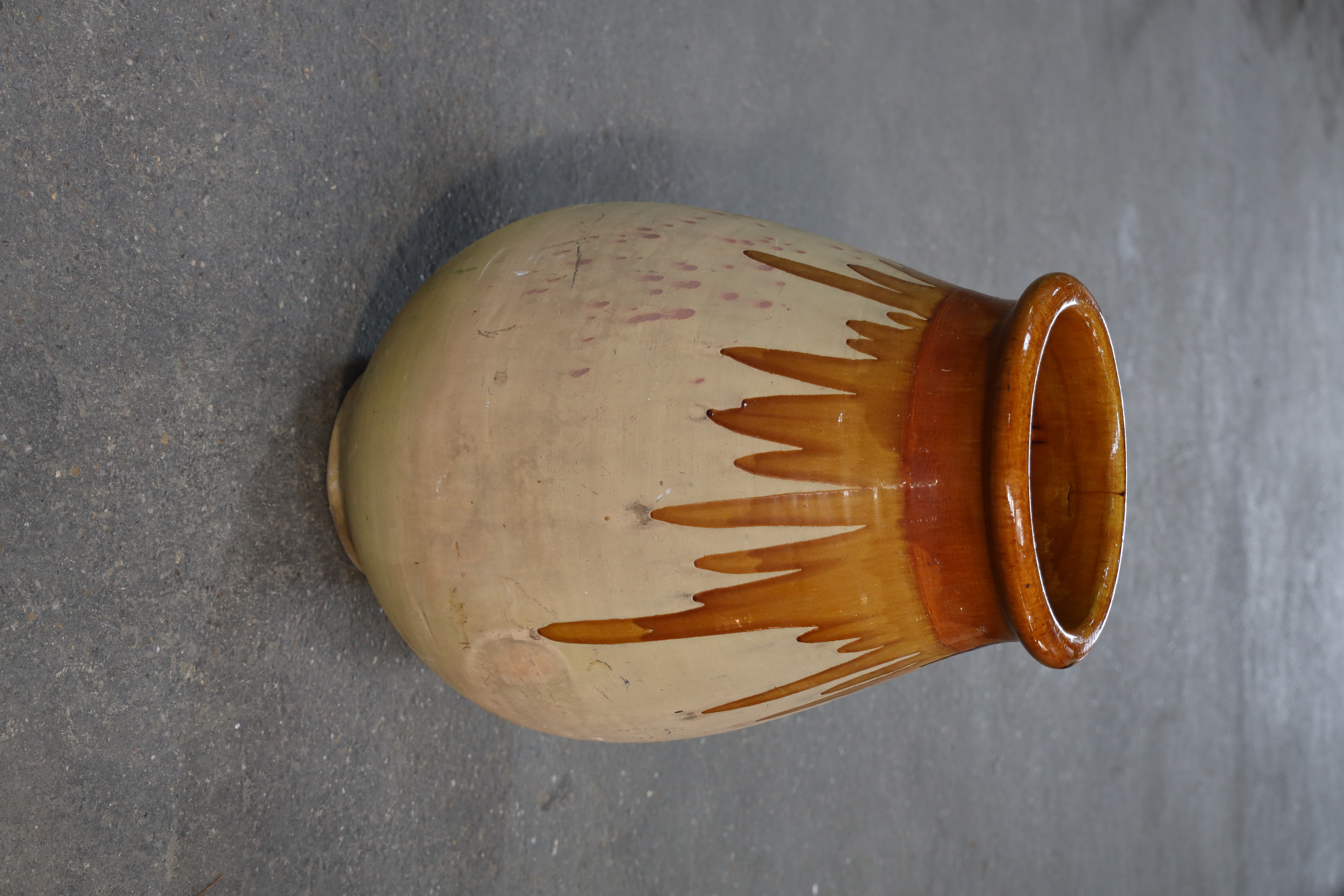 Grande jarre ancienne en terre cuite