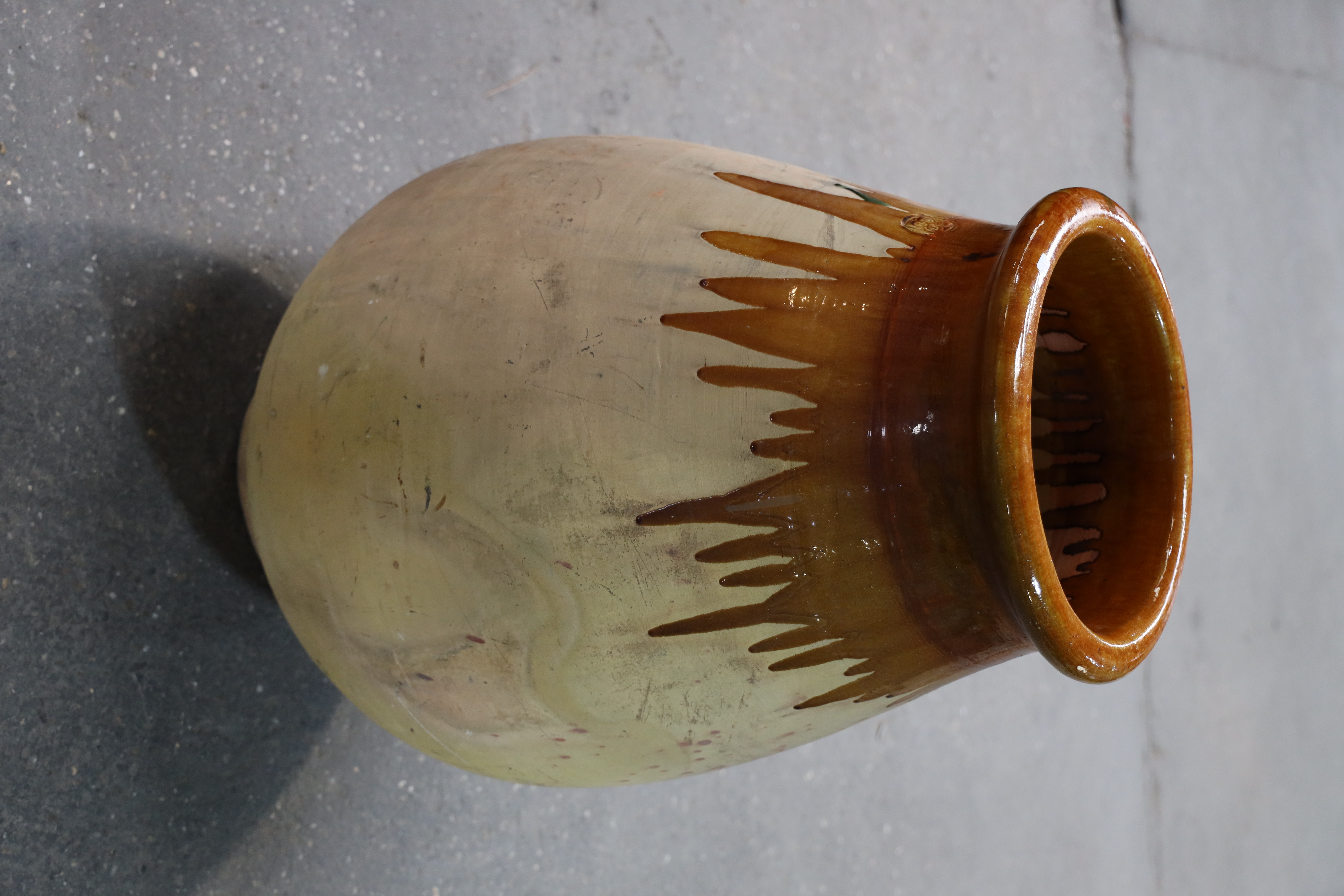 Grande jarre ancienne en terre cuite