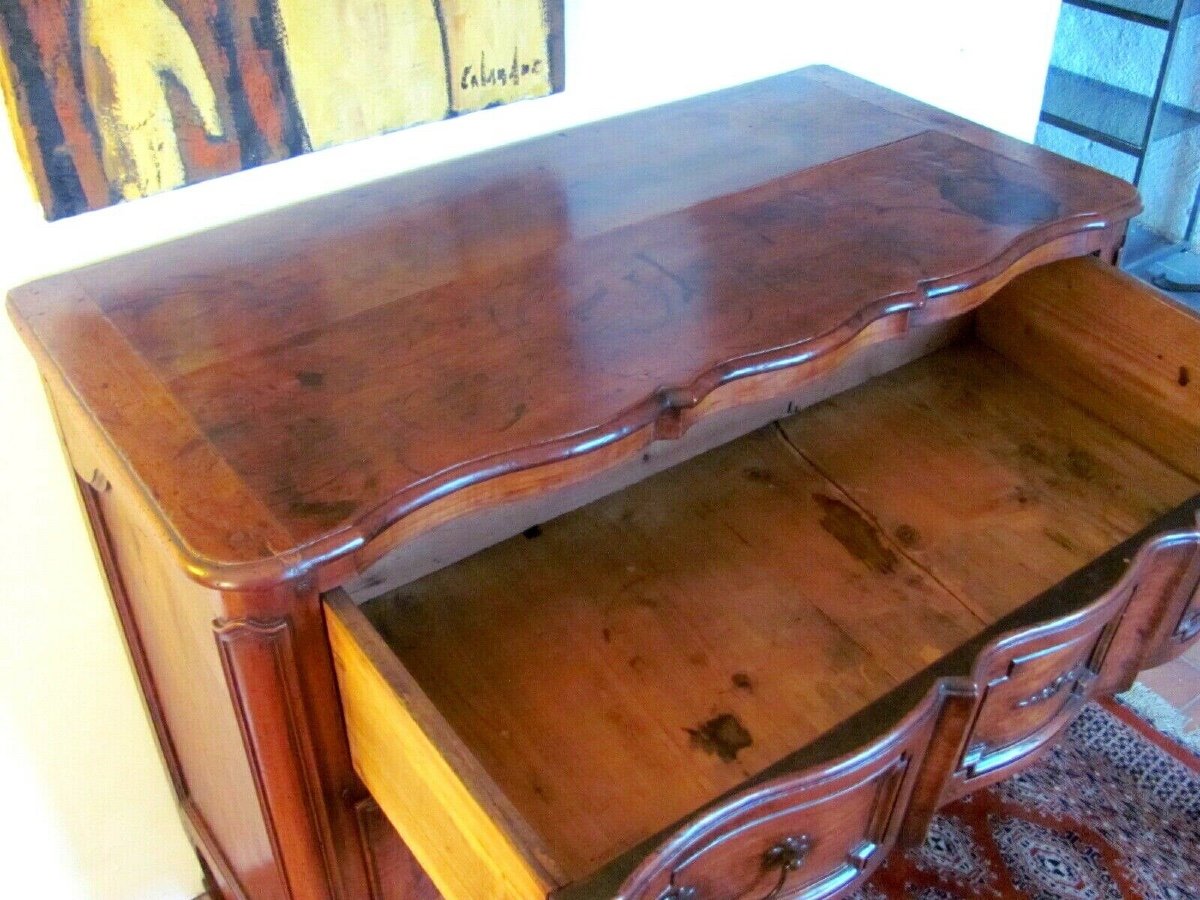 Commode arbalète Louis XV – Époque XVIIIᵉ – Noyer massif