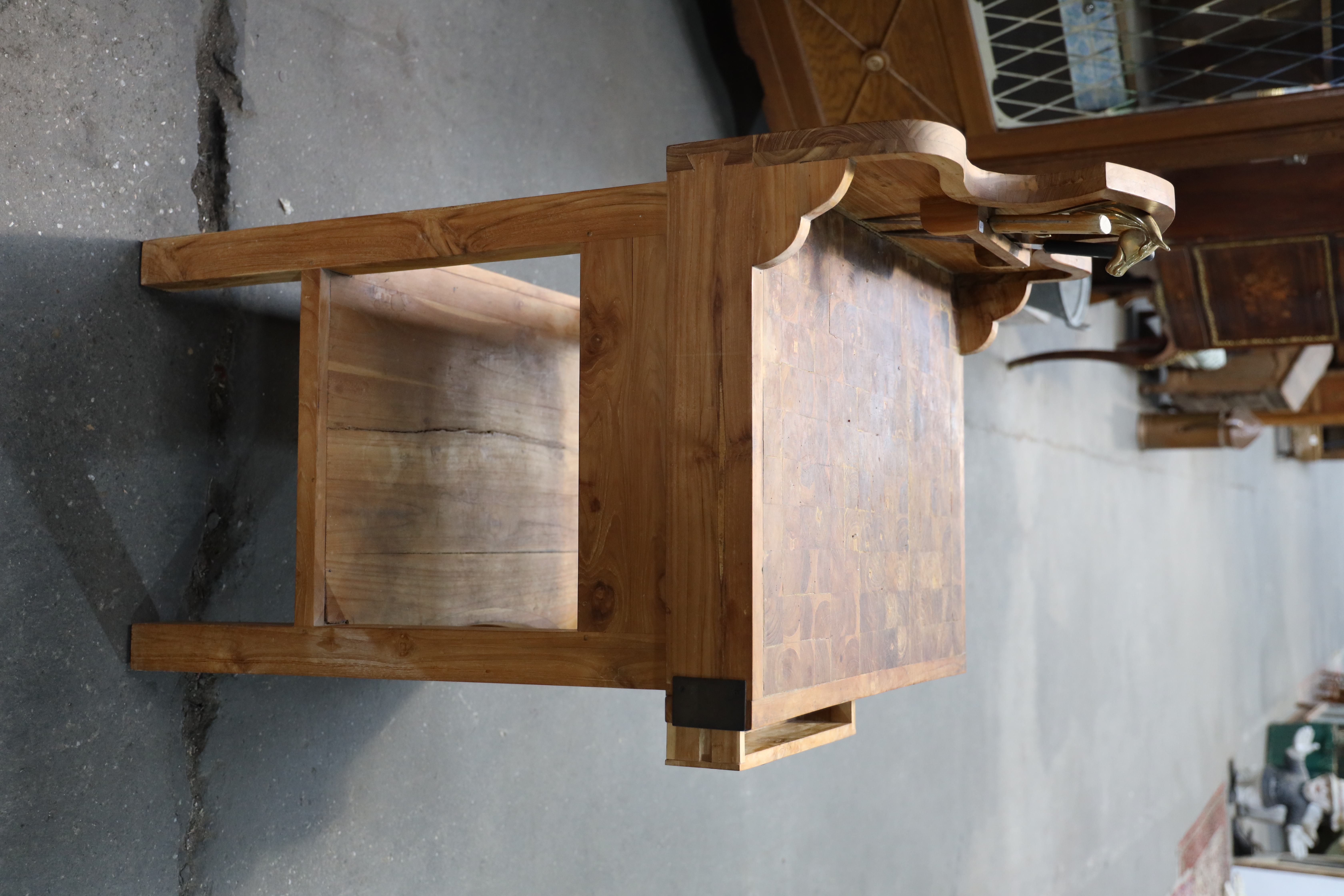 Superbe billot de boucher ancien avec fronton