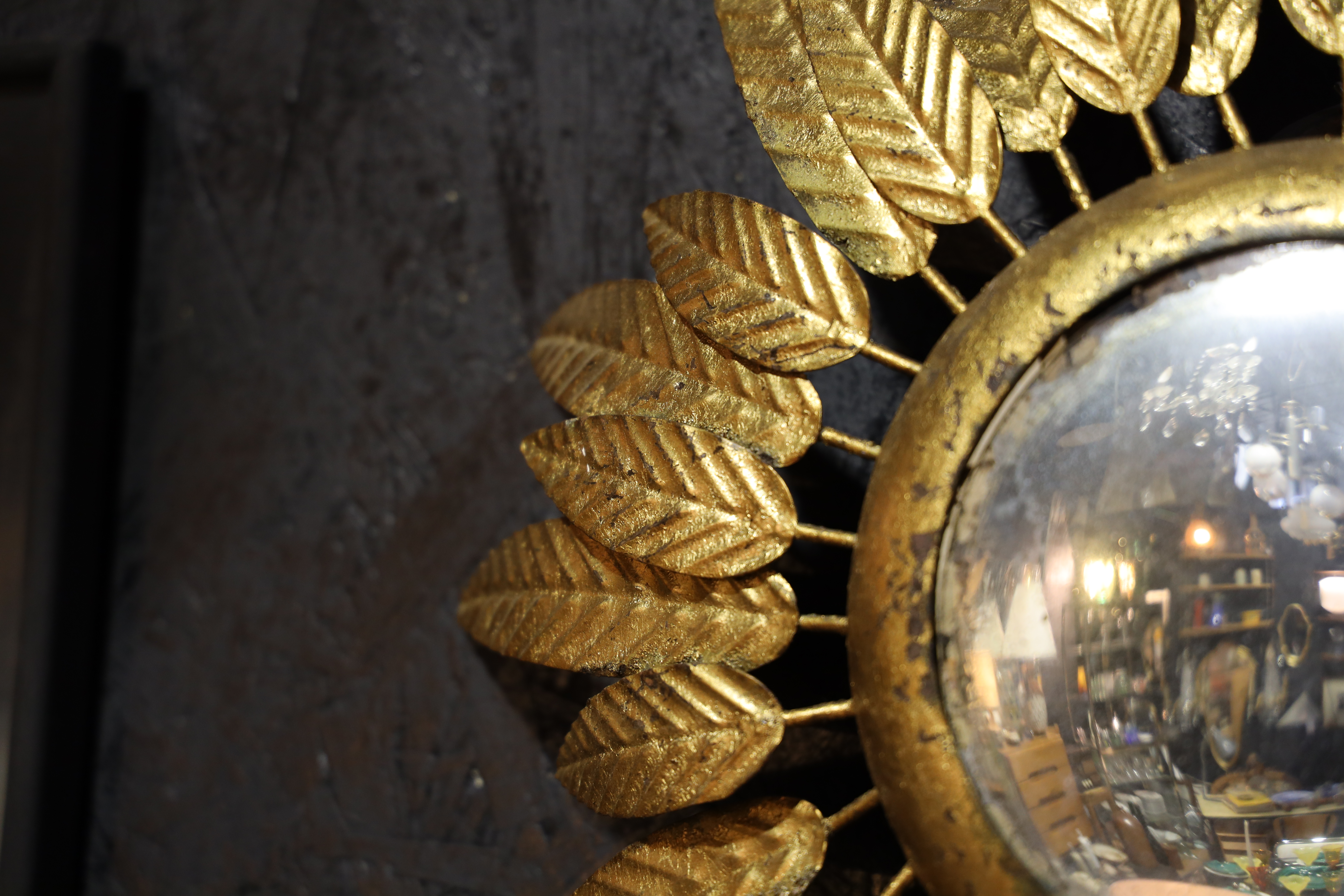 Miroir de sorcière vintage en métal doré