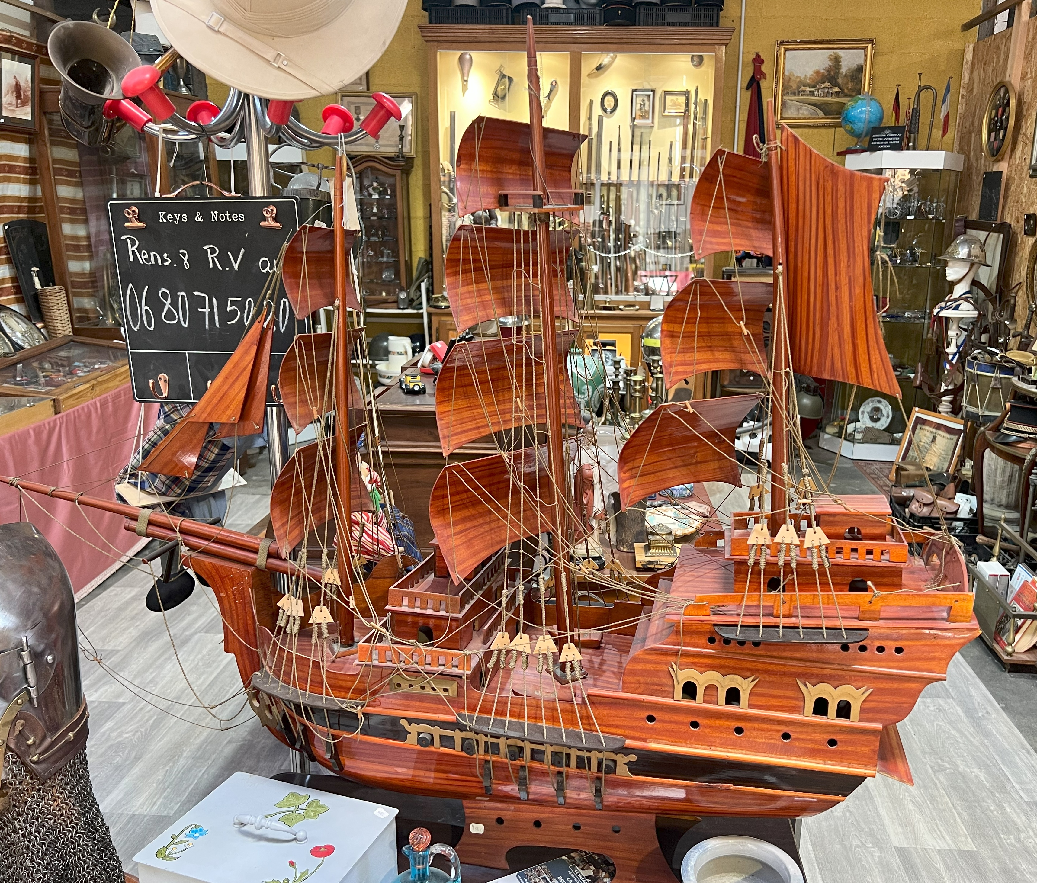 Maquette de galion ancien en bois massif