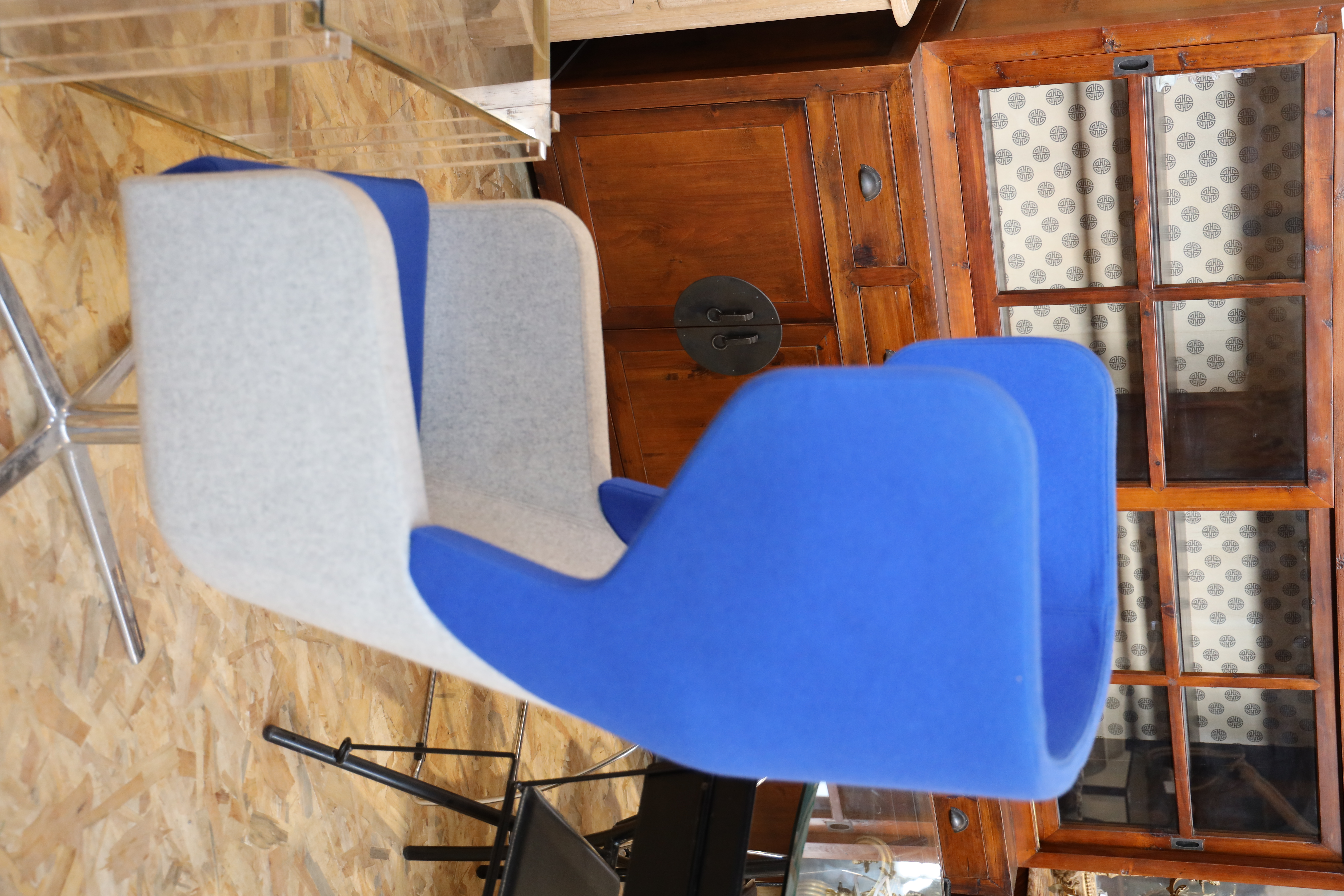 Fauteuil Design Iconique bleu et gris beige