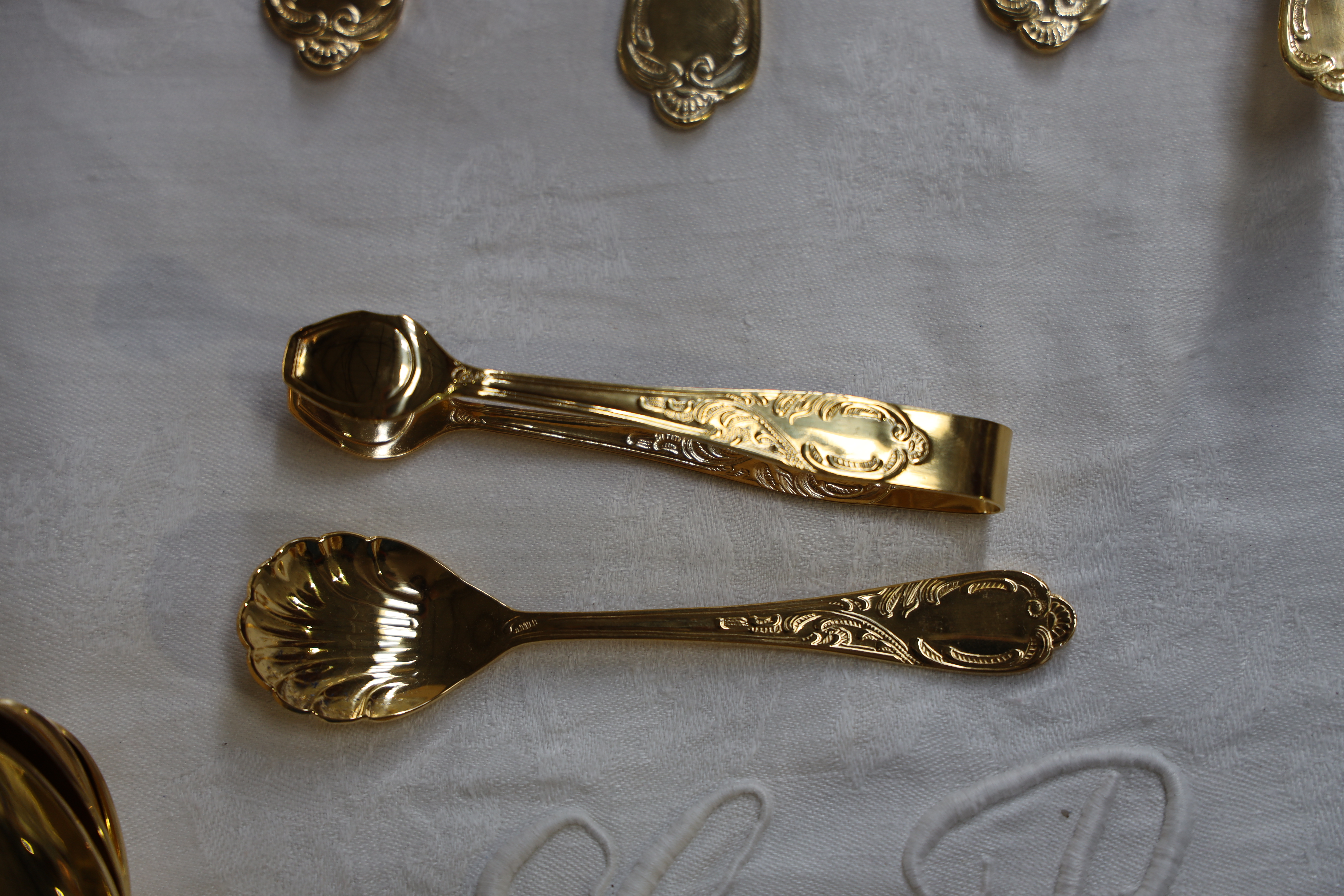 Magnifique ménagère ancienne de  72 couverts dorés