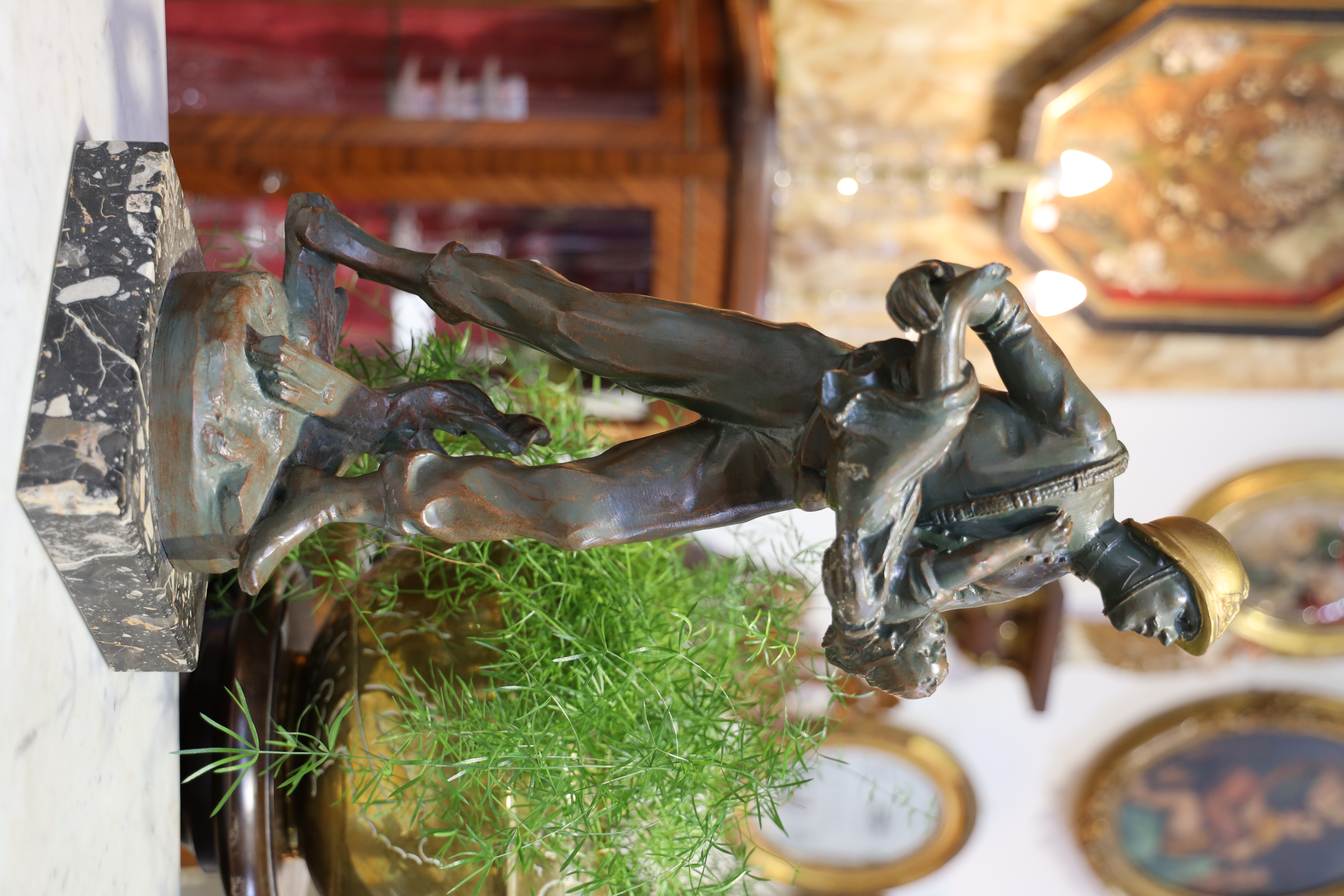 statue ancienne – Le pompier héroïque