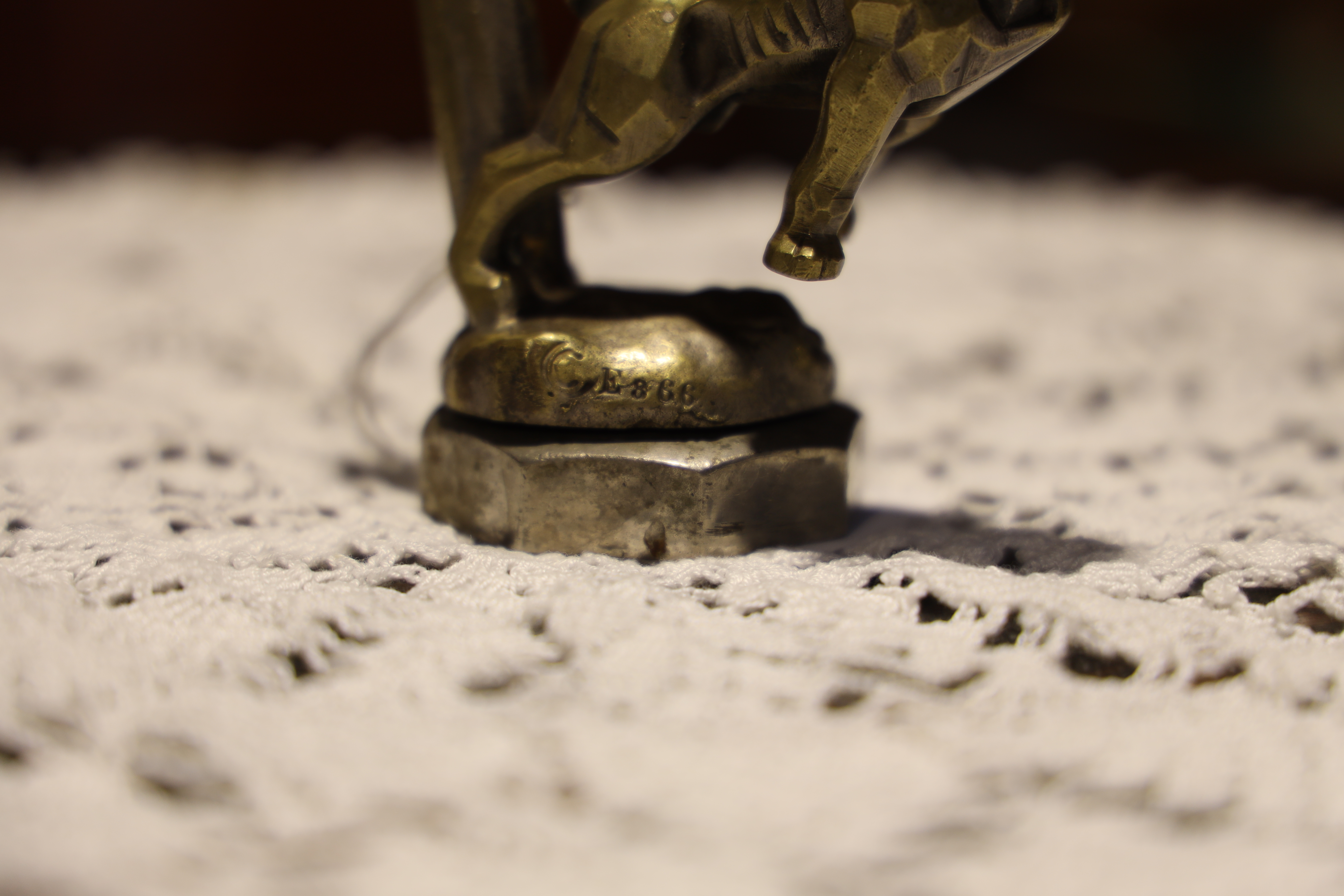 Mascotte automobile ancienne – “Bouledogue Marcel"