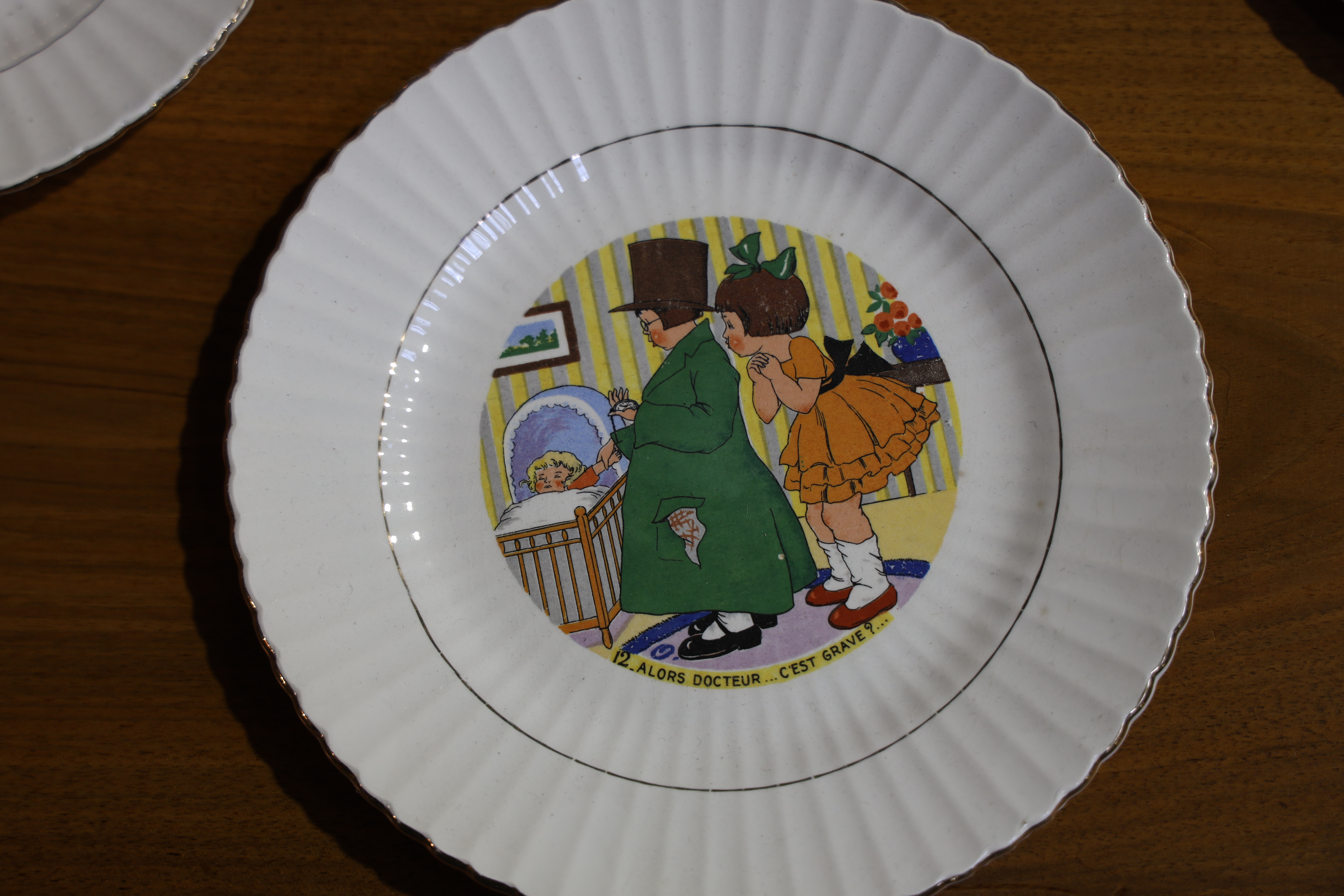 SERVICE DE 12 ASSIETTES À DESSERT EN PORCELAINE "DIGOIN"