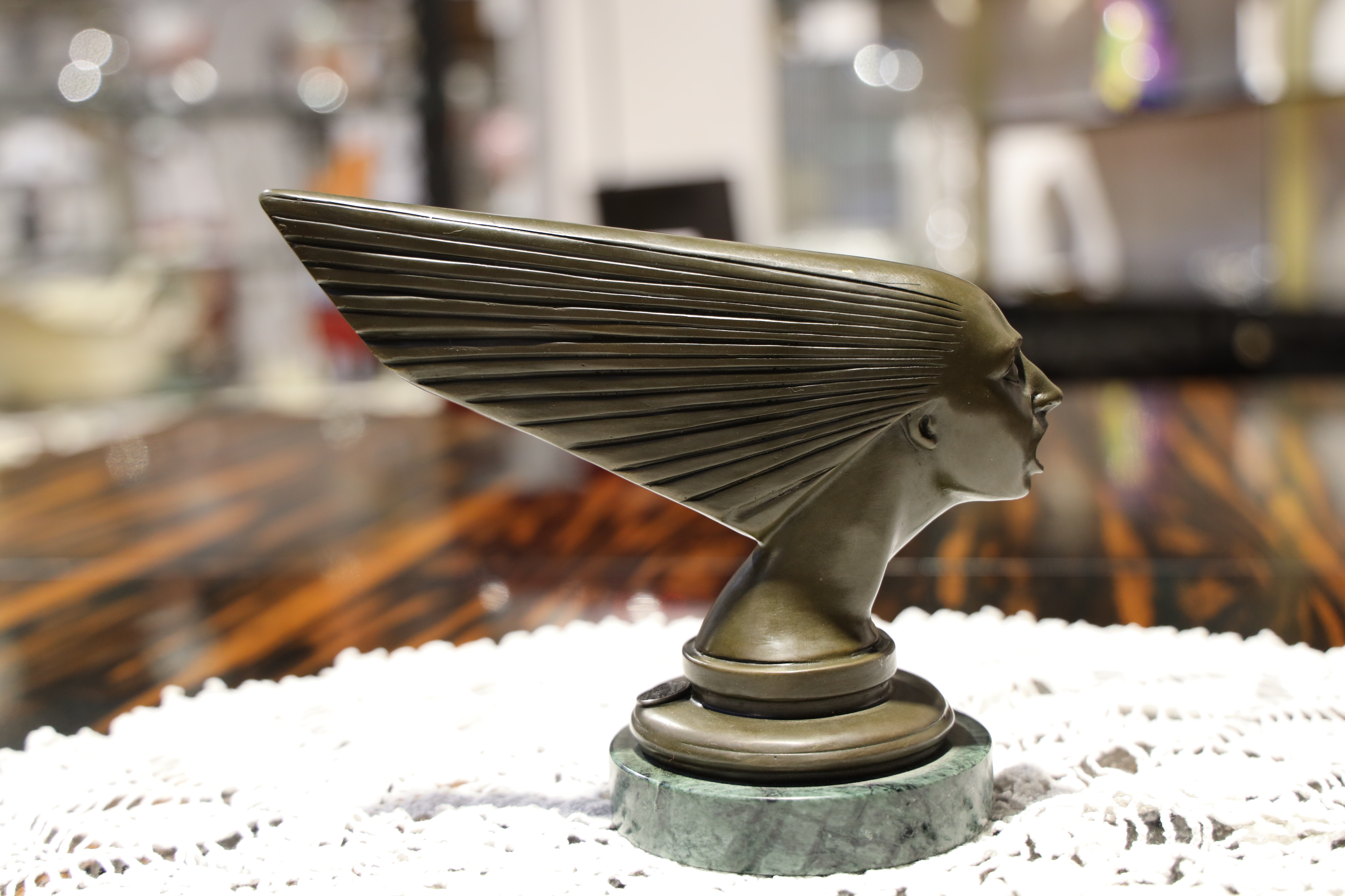 Mascotte automobile esprit du vent