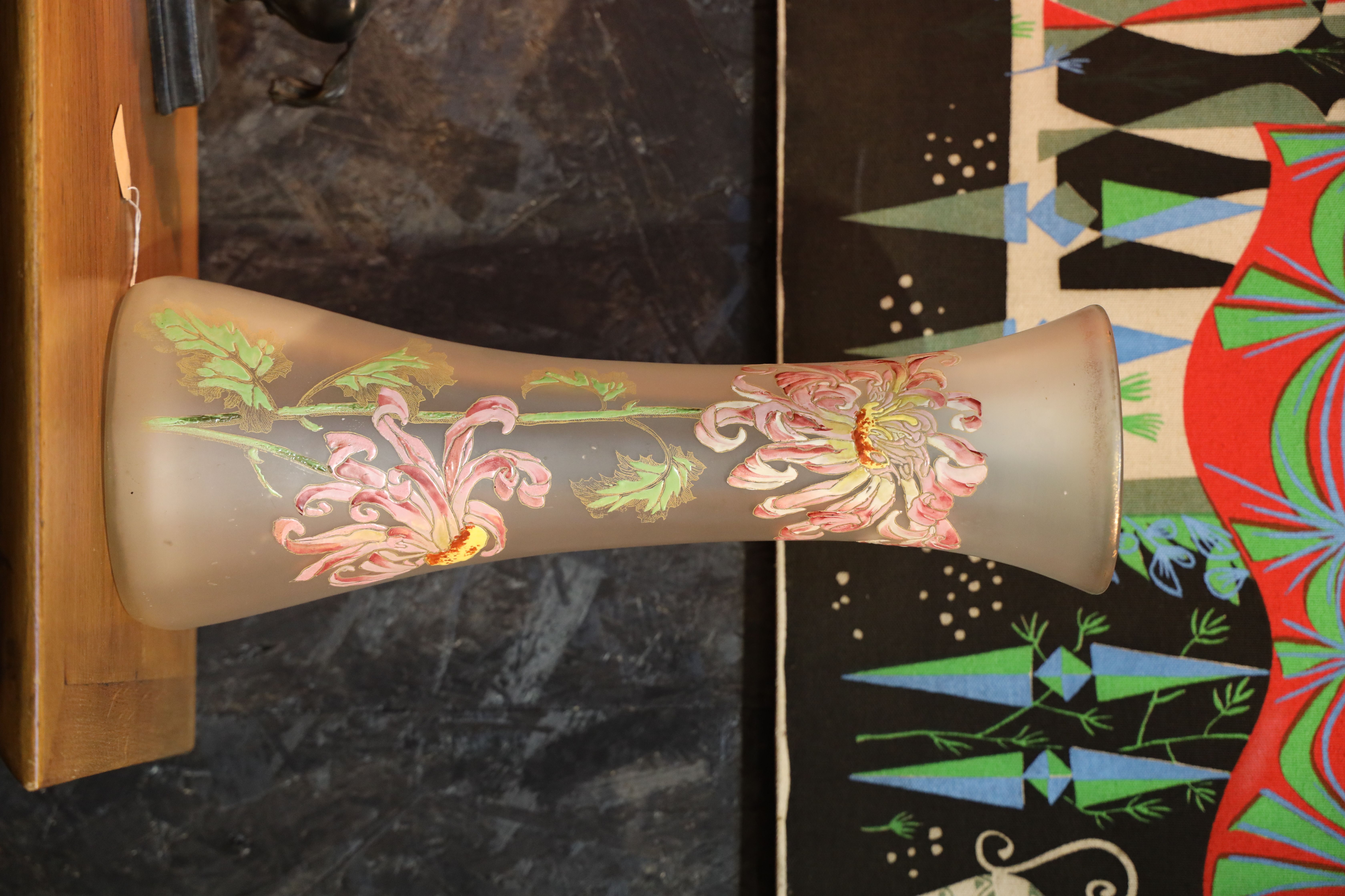 Vase givré émaillé et rehaussé d’or