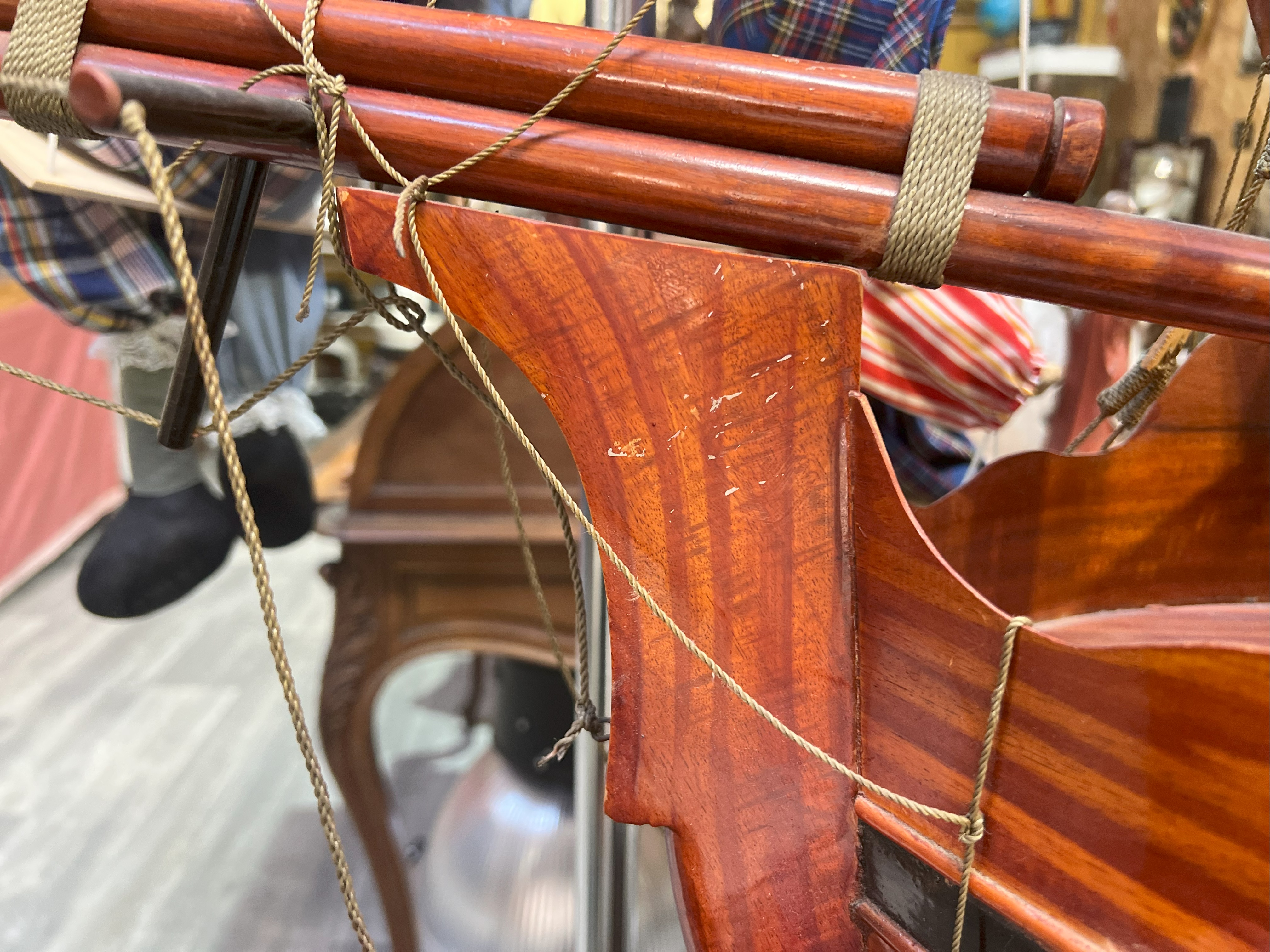 Maquette de galion ancien en bois massif