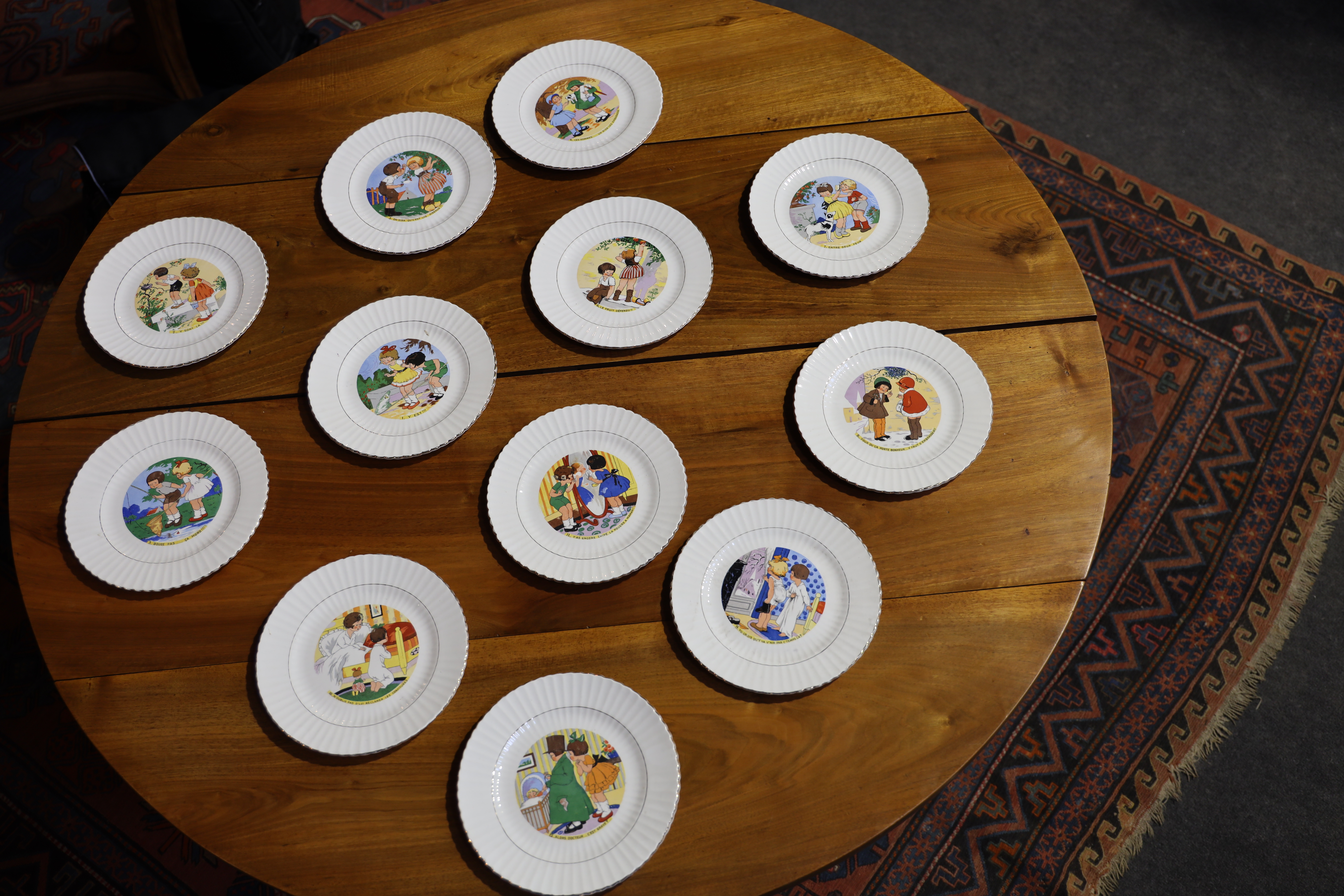 SERVICE DE 12 ASSIETTES À DESSERT EN PORCELAINE "DIGOIN"