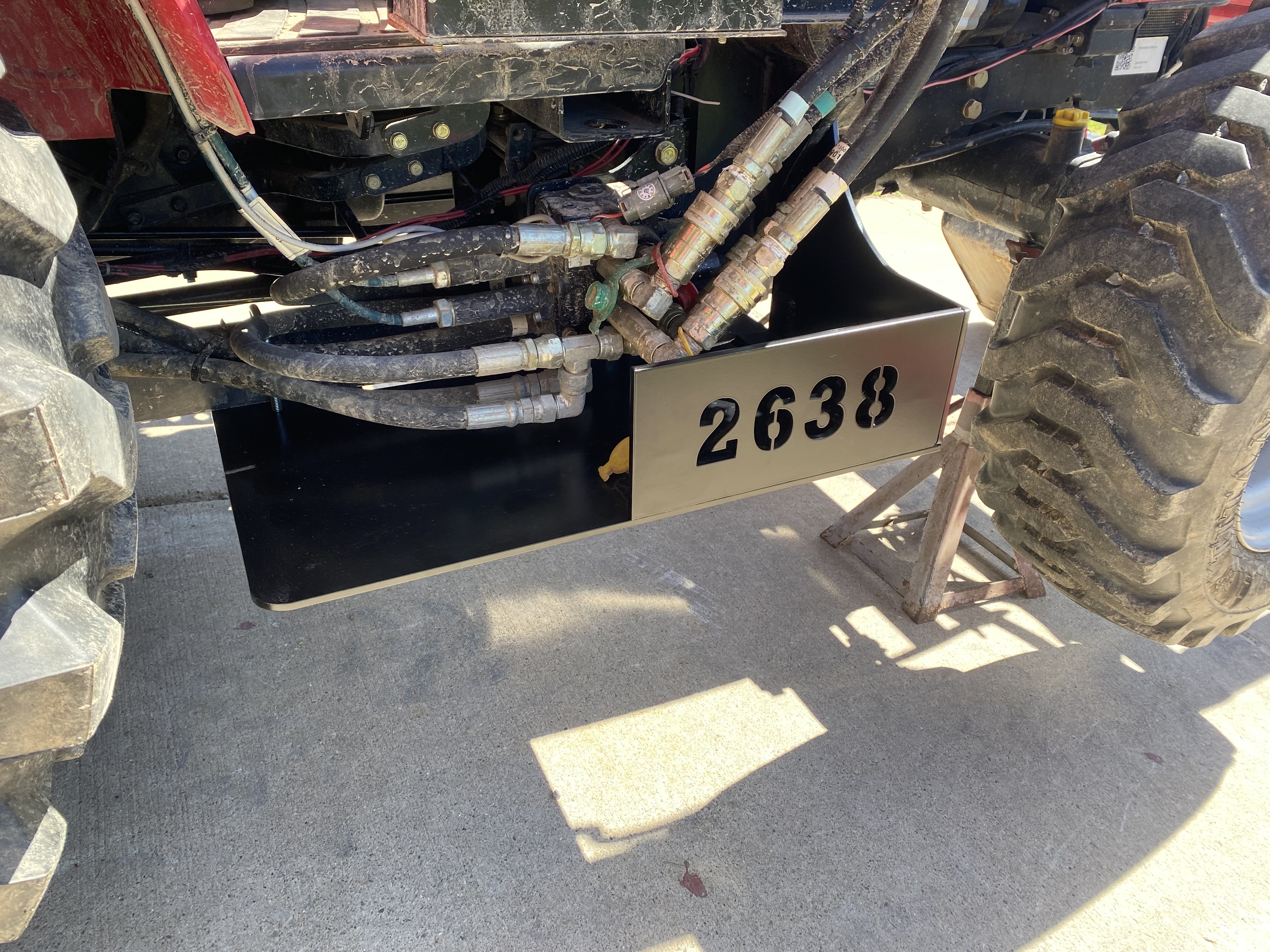 Hydraulic valve skid plate for Mahindra 2638 tractor