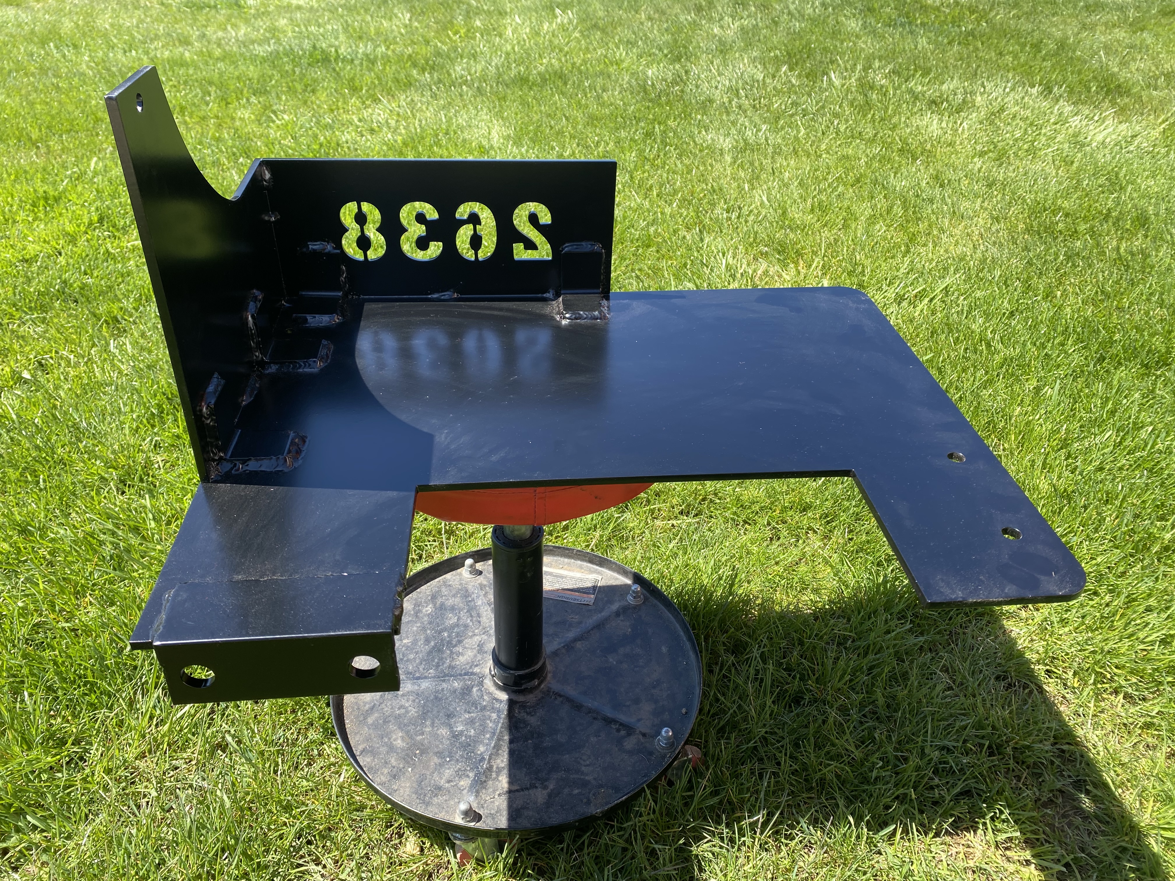 Hydraulic valve skid plate for Mahindra 2638 tractor