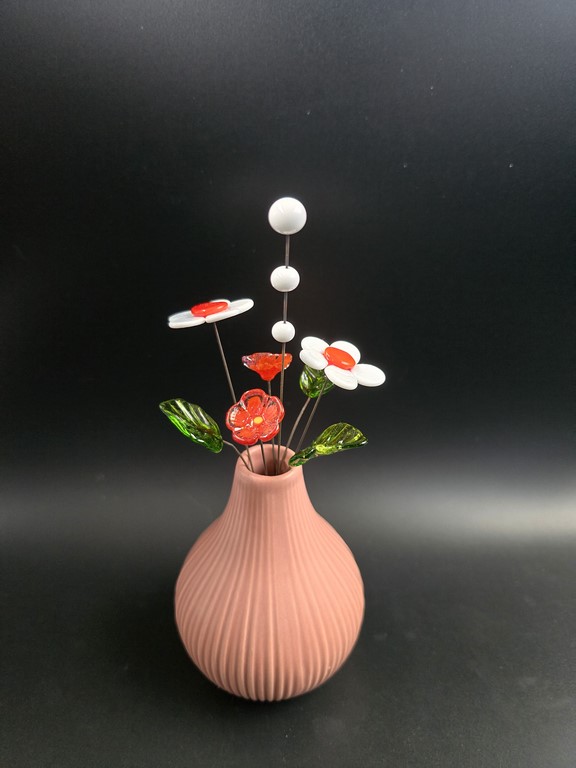 Vase décoratif avec fleurs en verre
