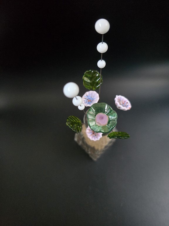 Décoration florale en verre et céramique