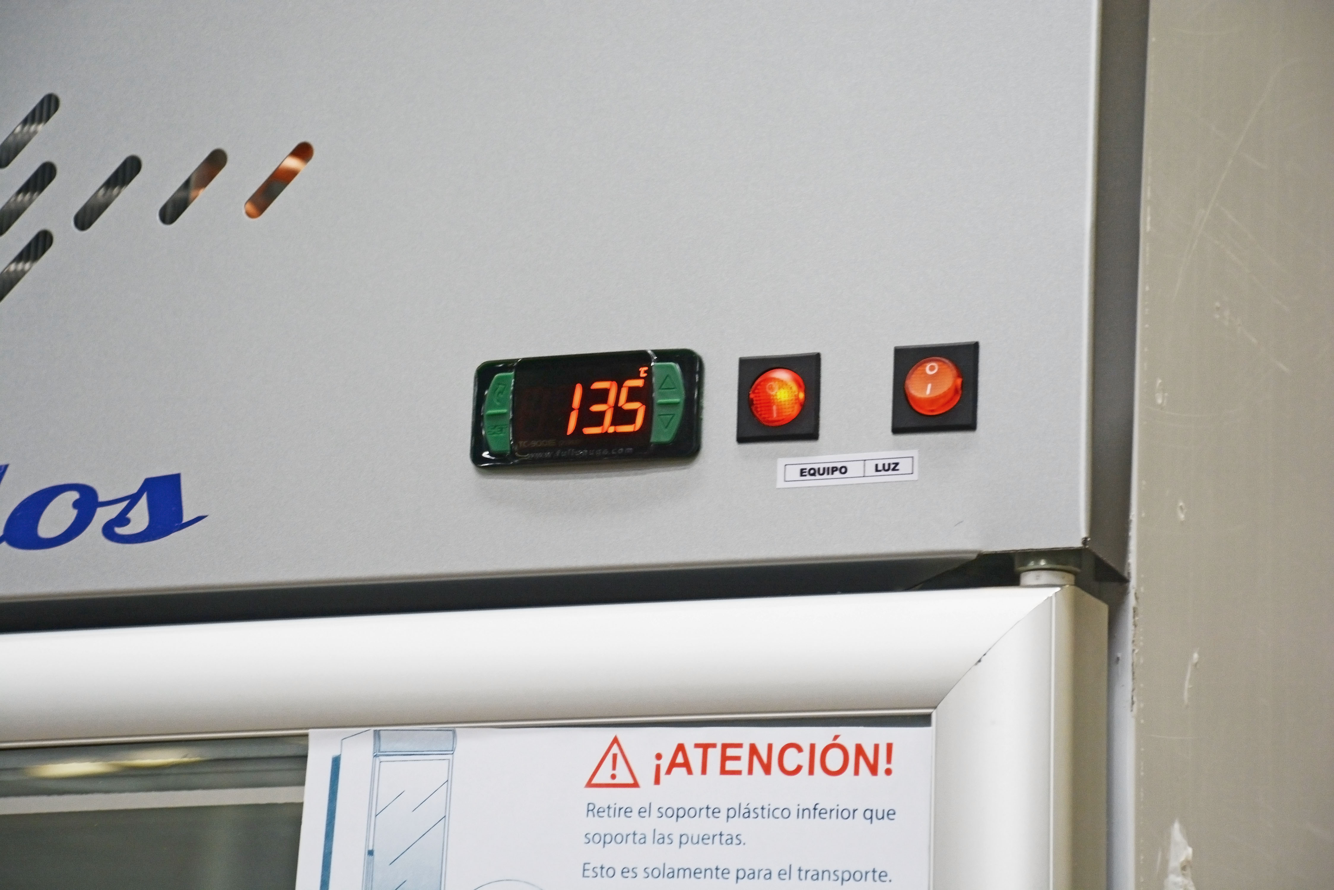 Exhibidora vertical BT 2 puerta Frider