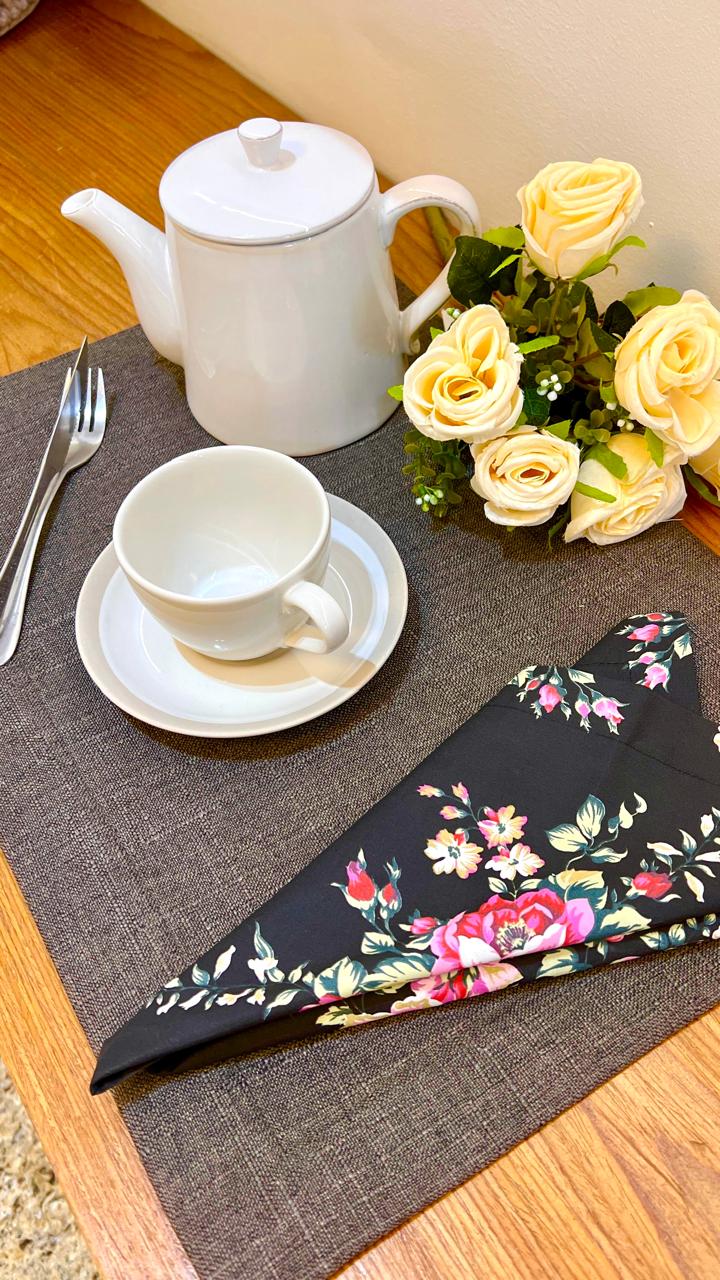 Guardanapo floral de tecido