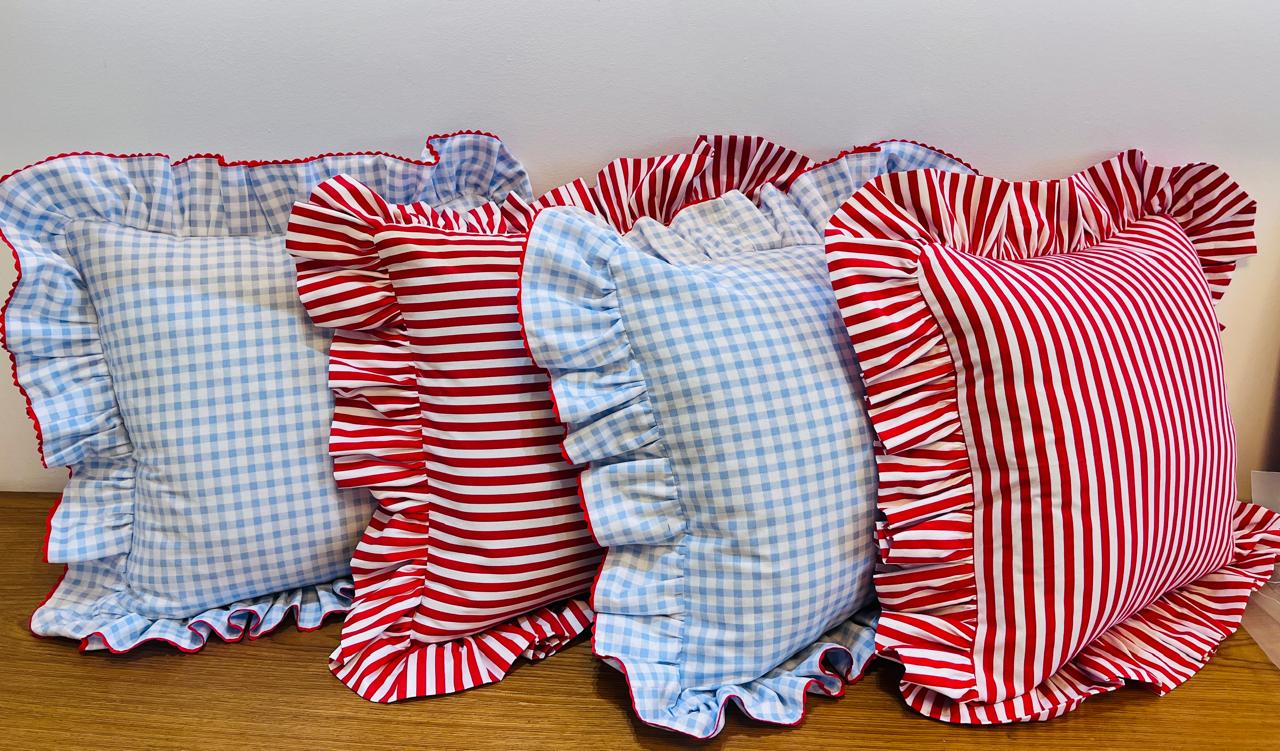 Almofadas decorativas listradas e xadrez