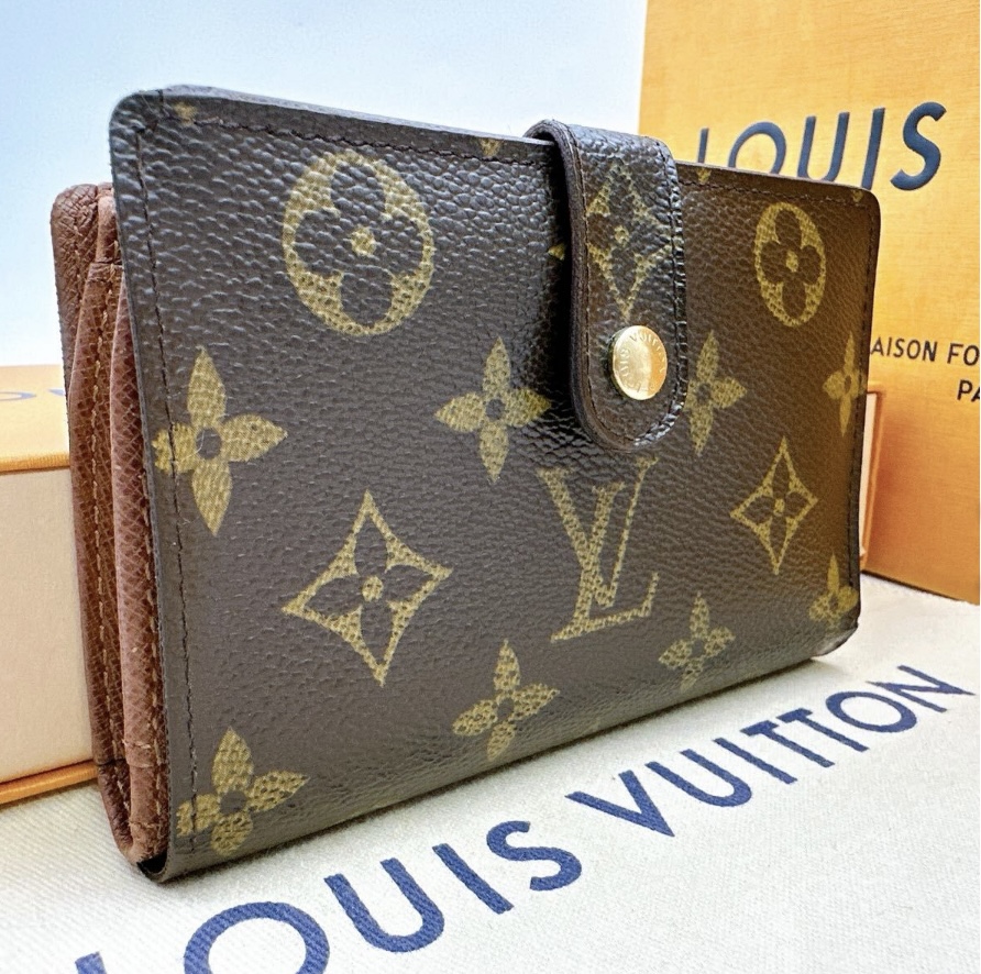 Louis Vuitton Monogram Monogram Porte Monnaie Bi-fold with Clasp Closure Wallet