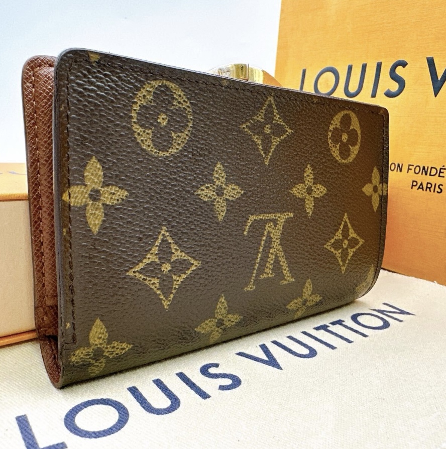 Louis Vuitton Monogram Monogram Porte Monnaie Bi-fold with Clasp Closure Wallet