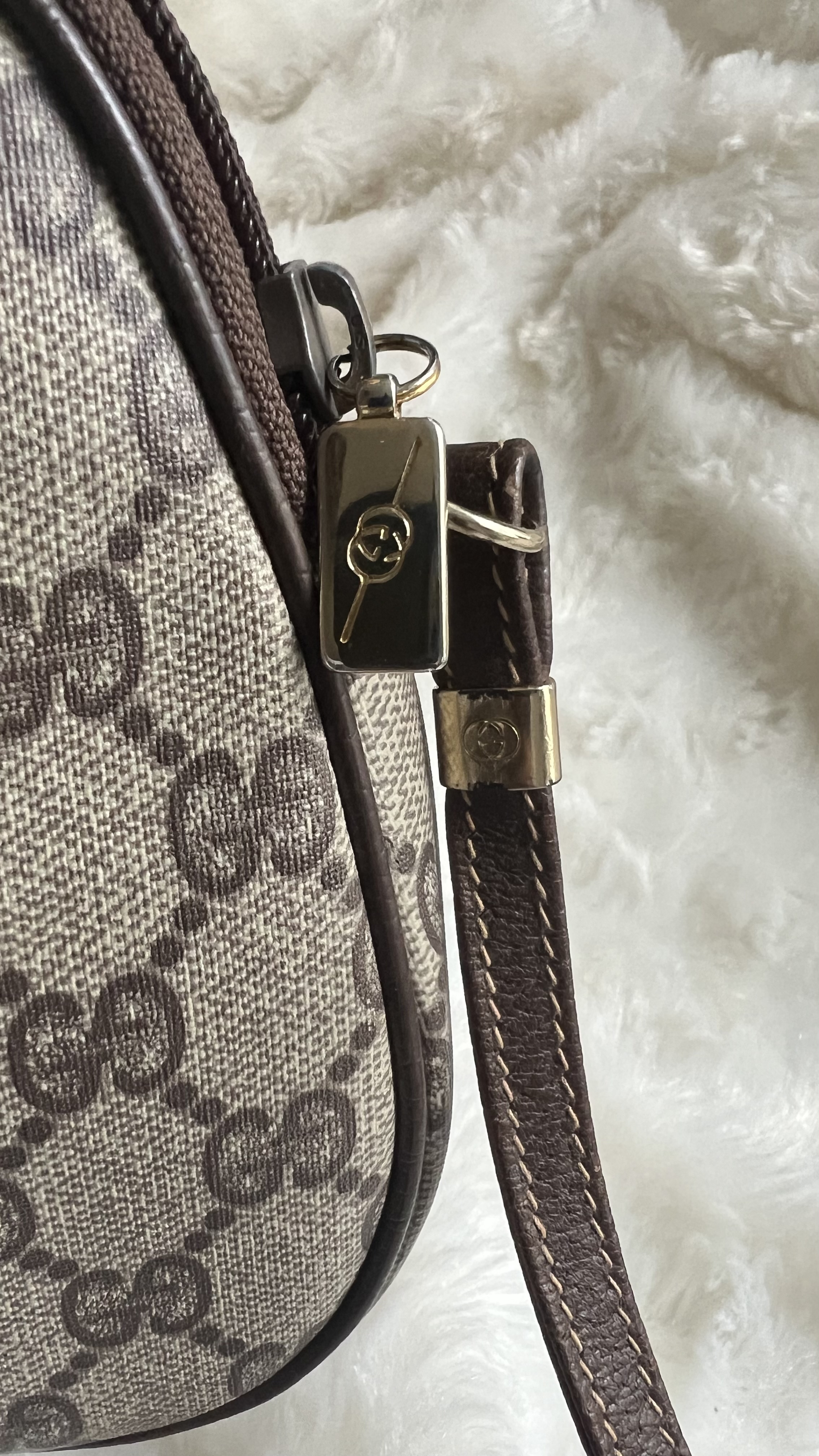 Gucci GG Supreme Shoulder Bag