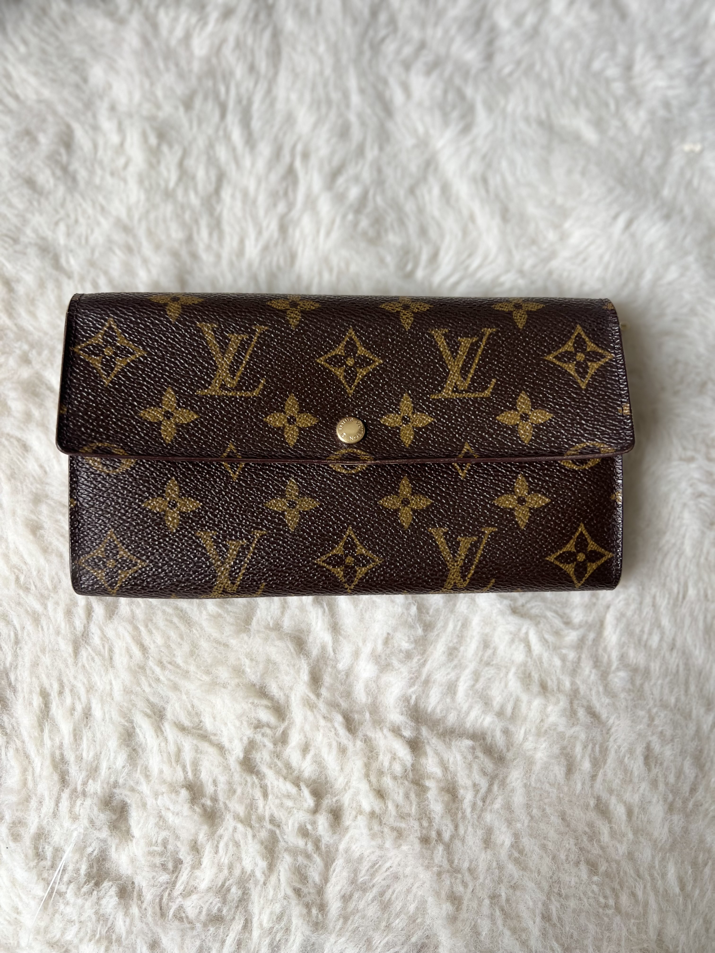 Louis Vuitton Sara bi-fold Monogram Canvas Wallet