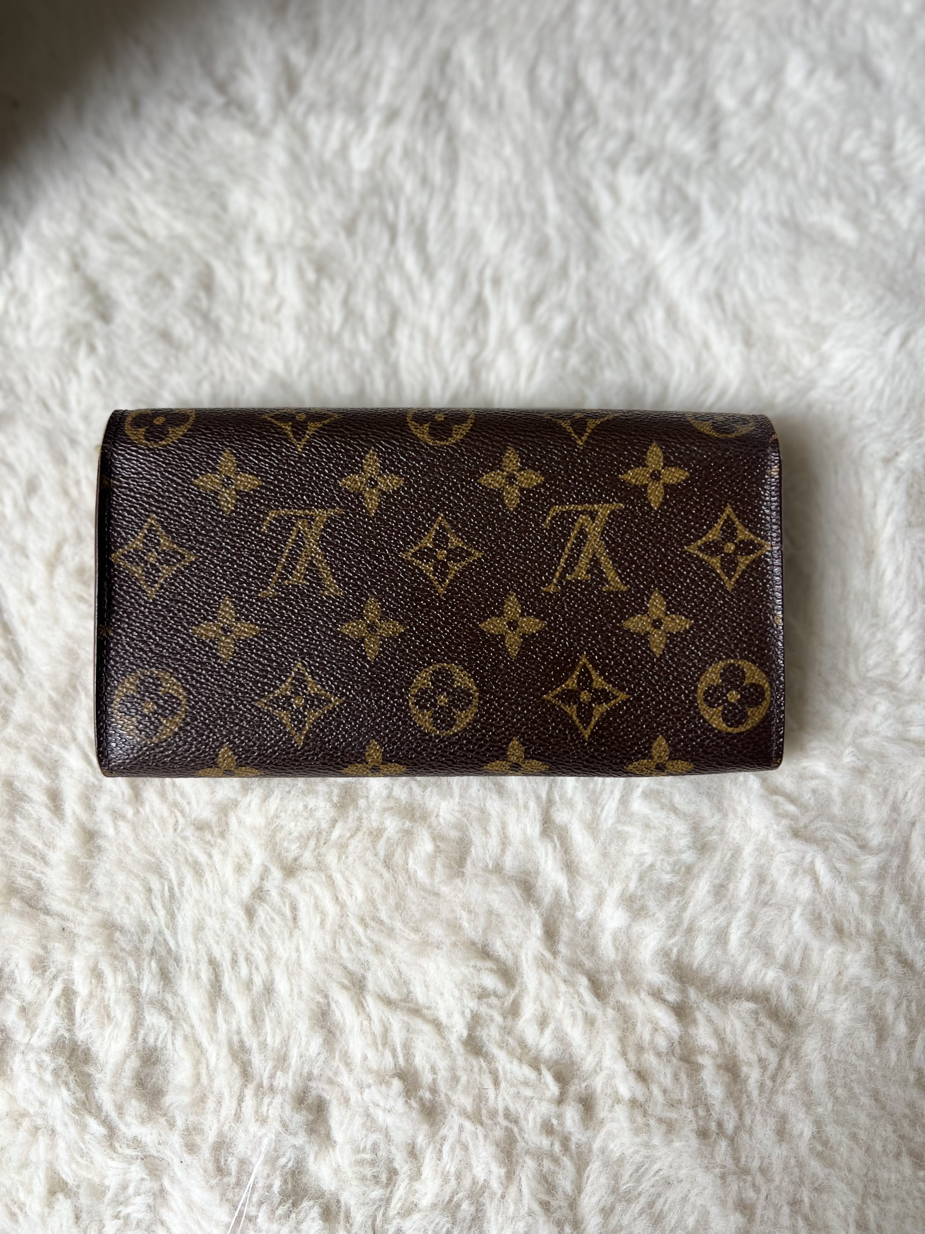 Louis Vuitton Sara bi-fold Monogram Canvas Wallet