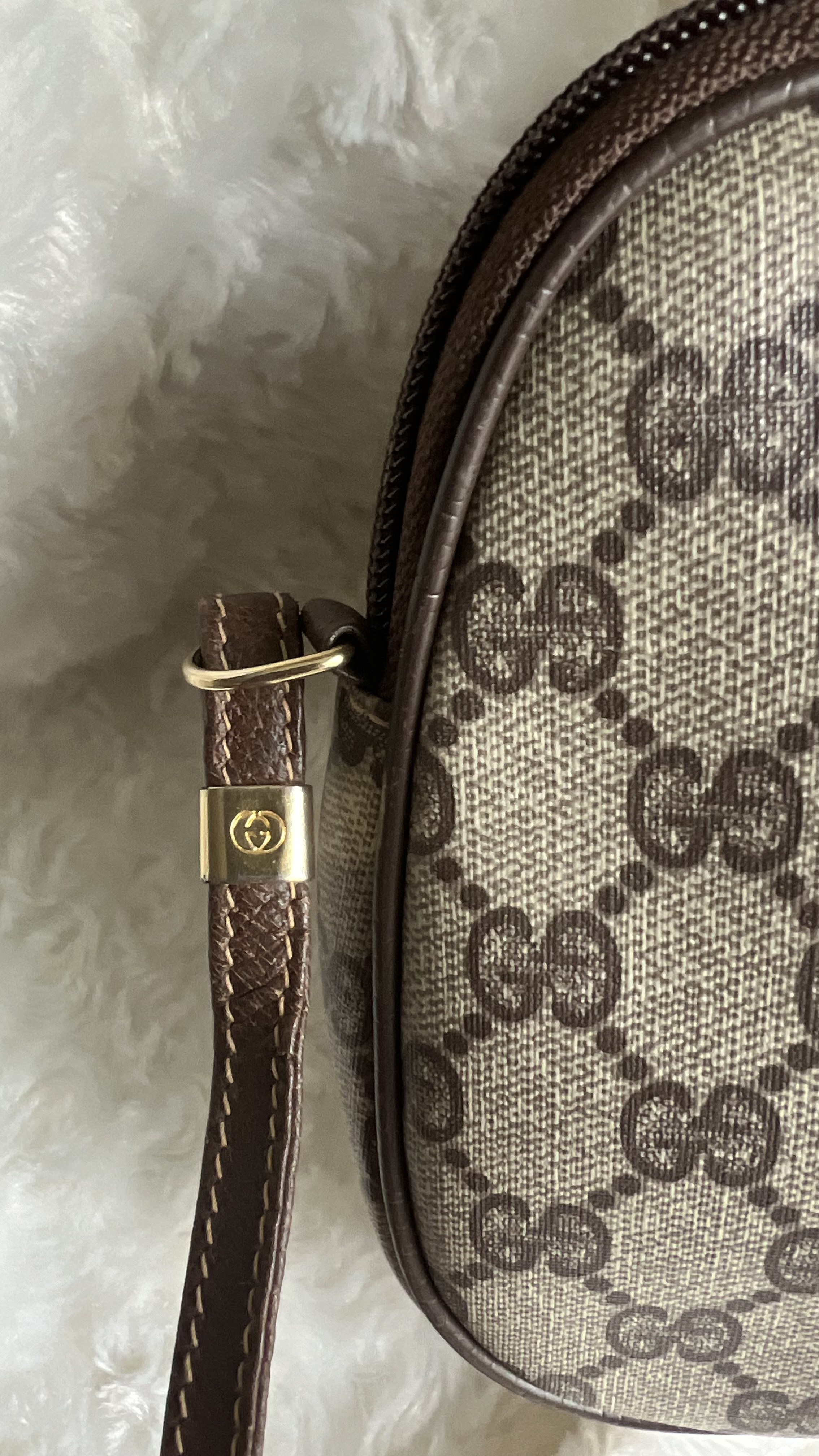 Gucci GG Supreme Shoulder Bag