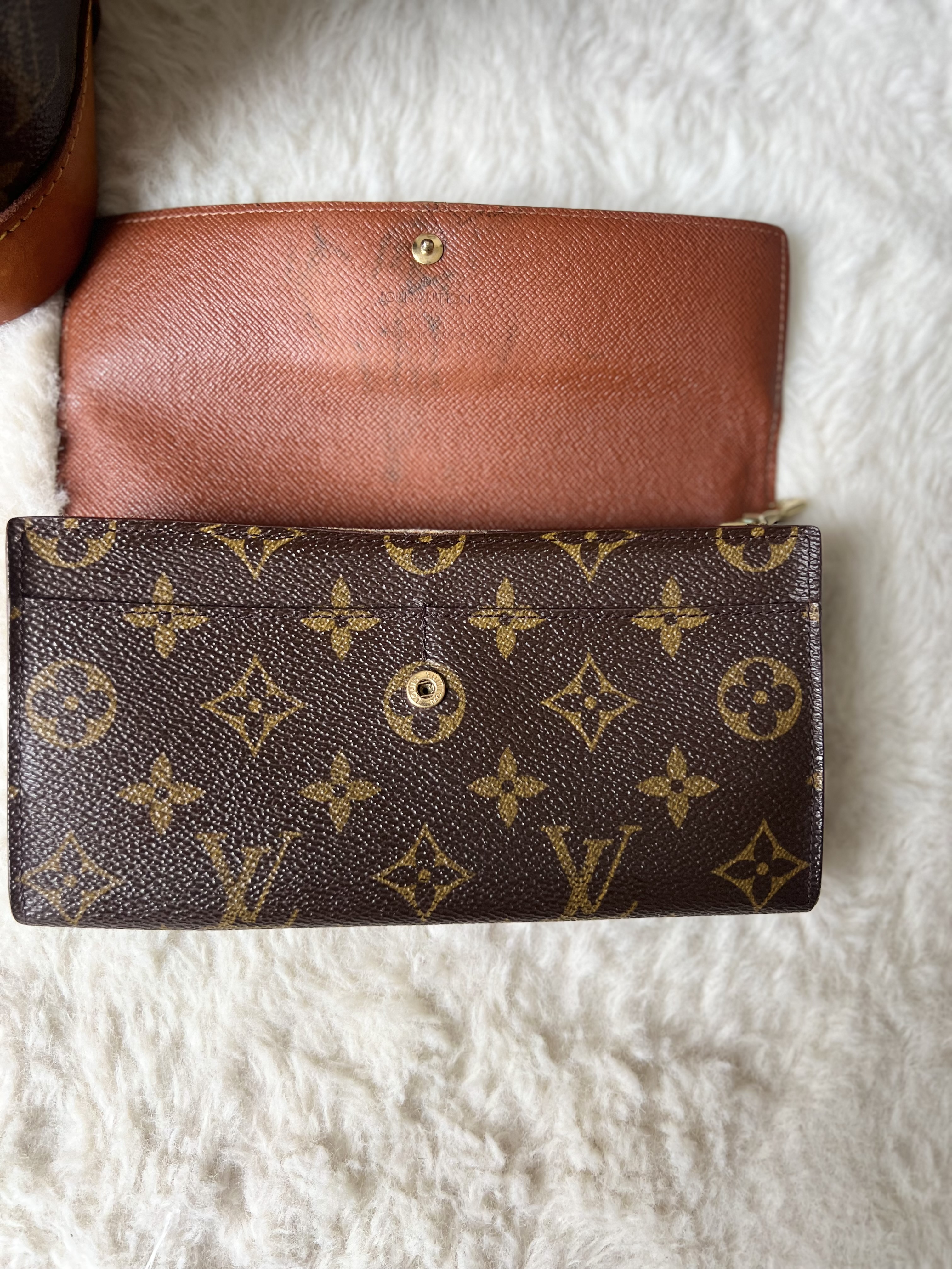 Louis Vuitton Sara bi-fold Monogram Canvas Wallet