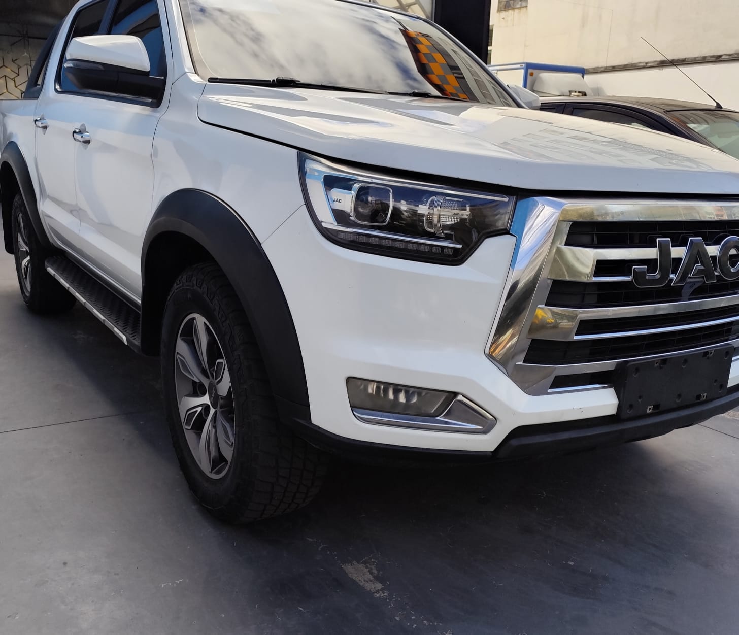 JAC T8 – Blanca