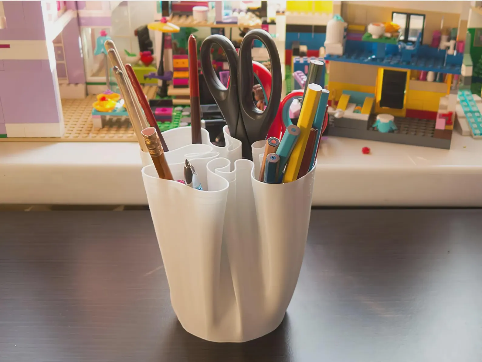 Pen holder | Curvy shape