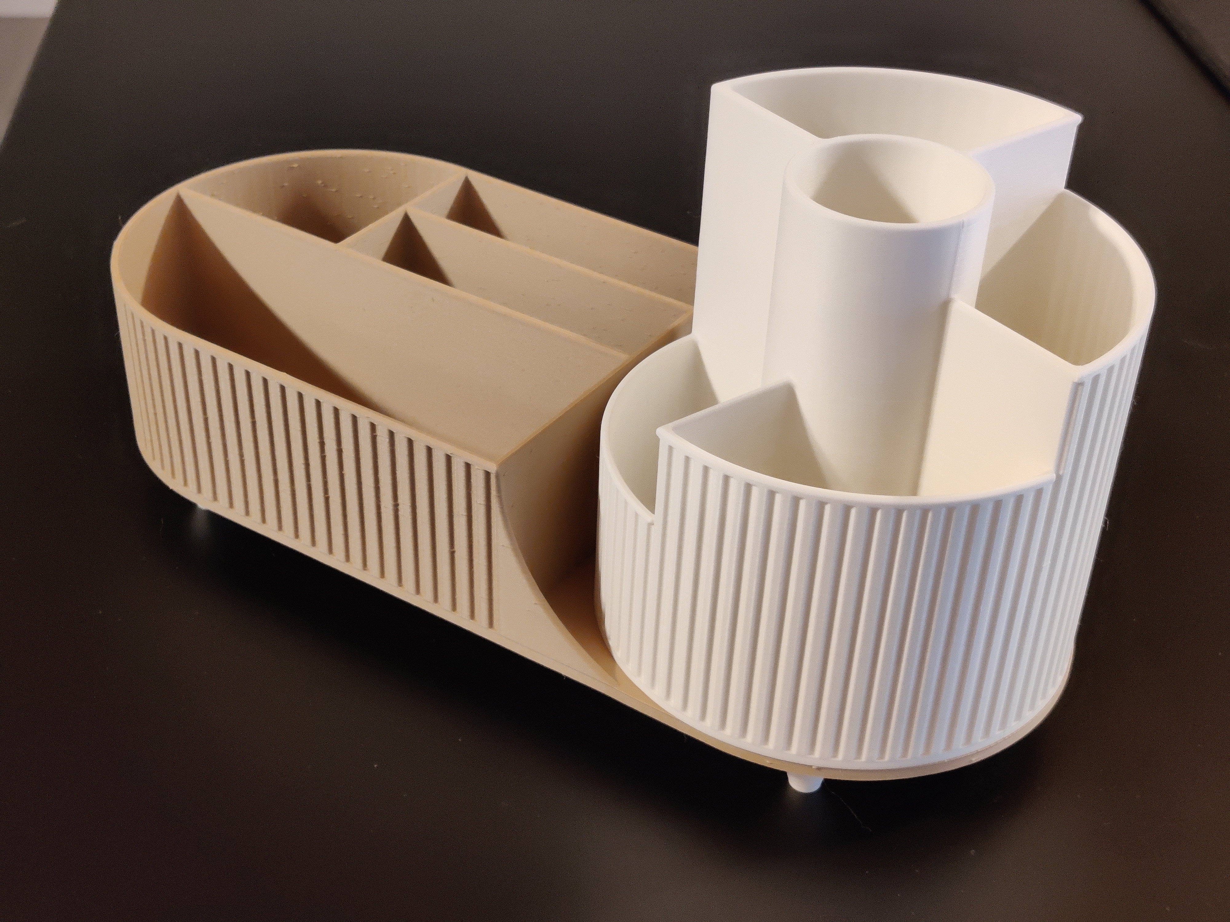 Rotating makeup organizer