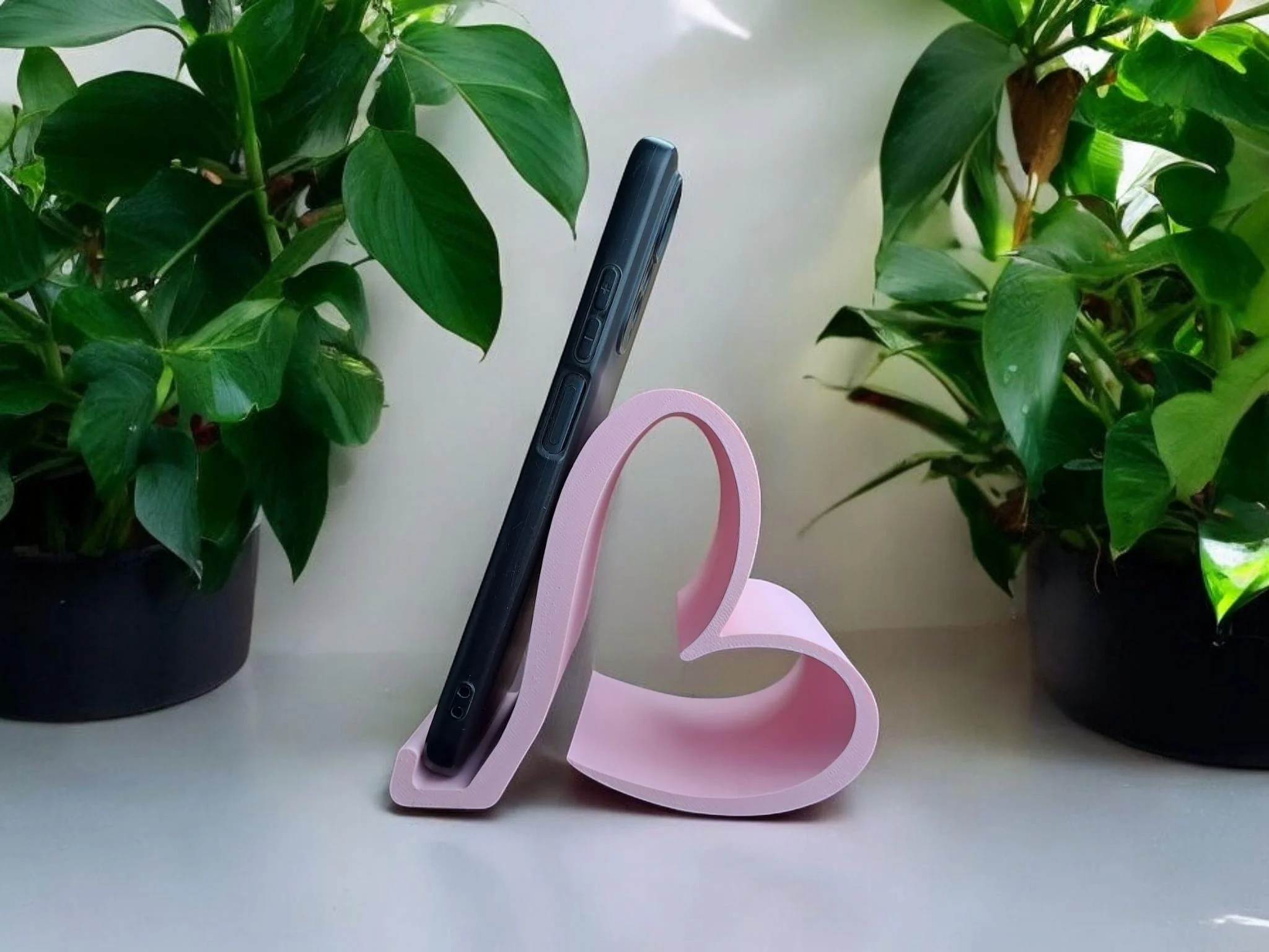 Heart-shaped phone stand