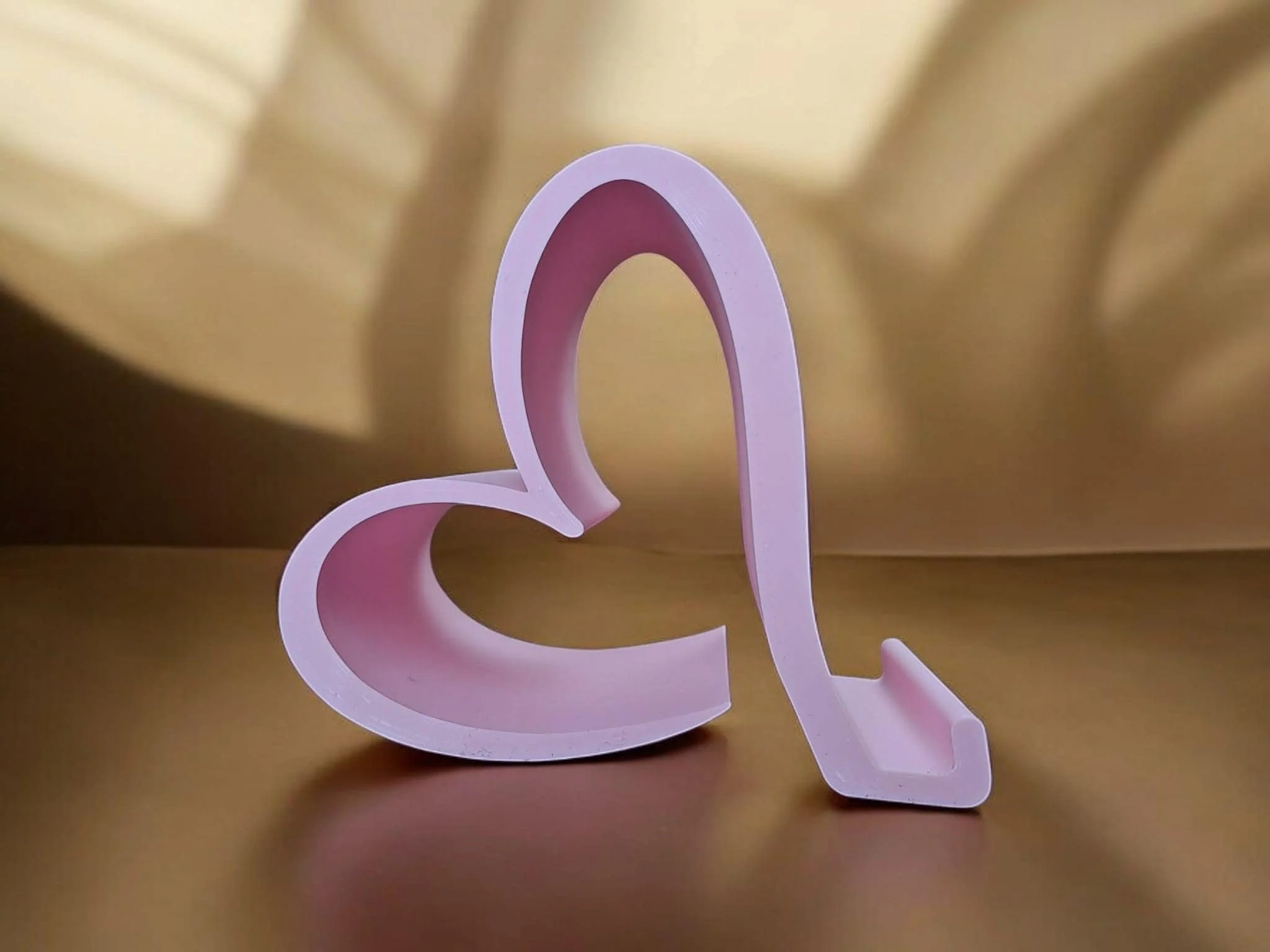 Heart-shaped phone stand
