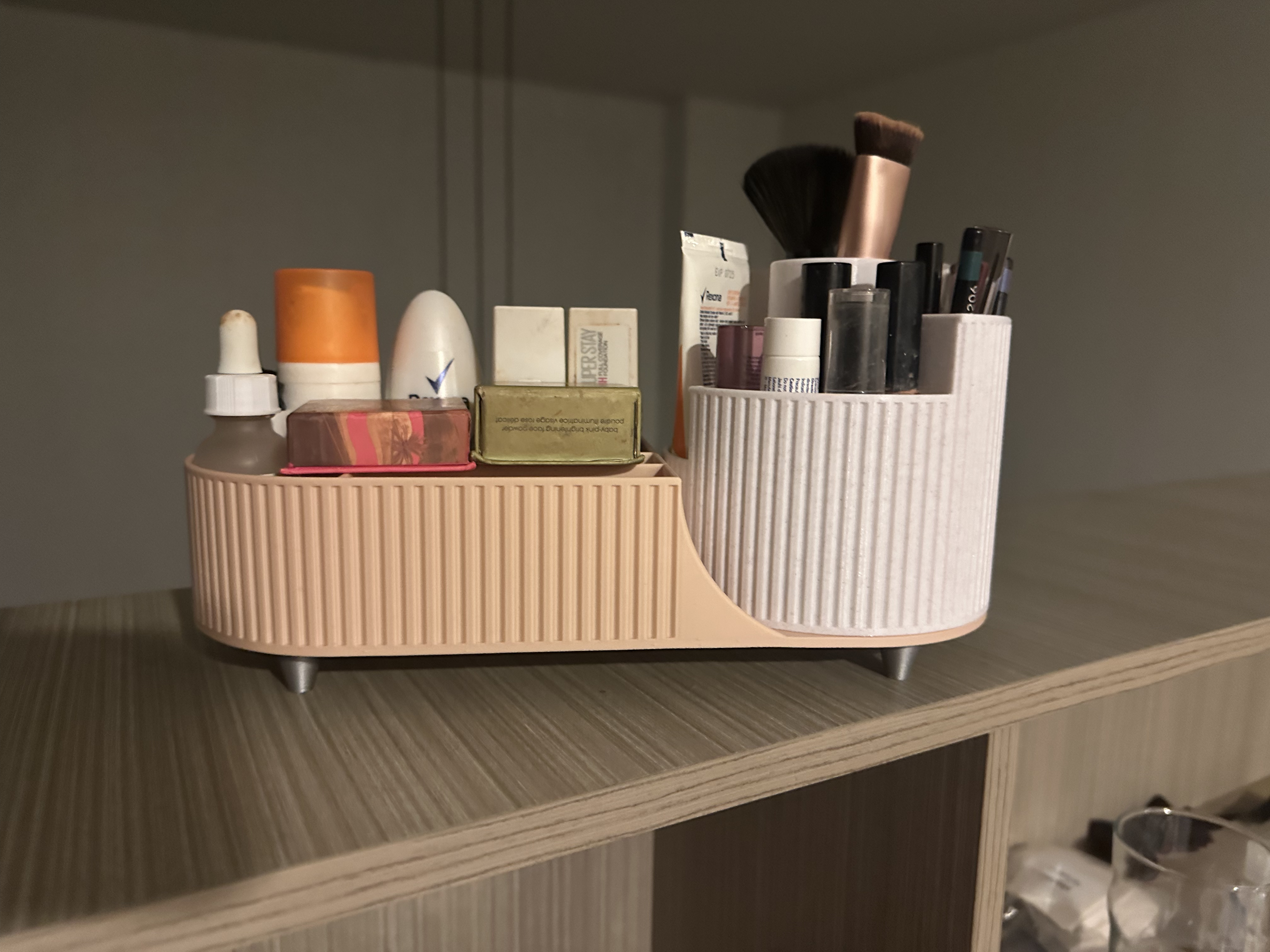 Rotating makeup organizer