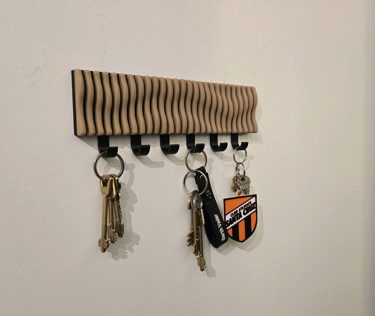 Wavy Wall-Mounted Key Holder