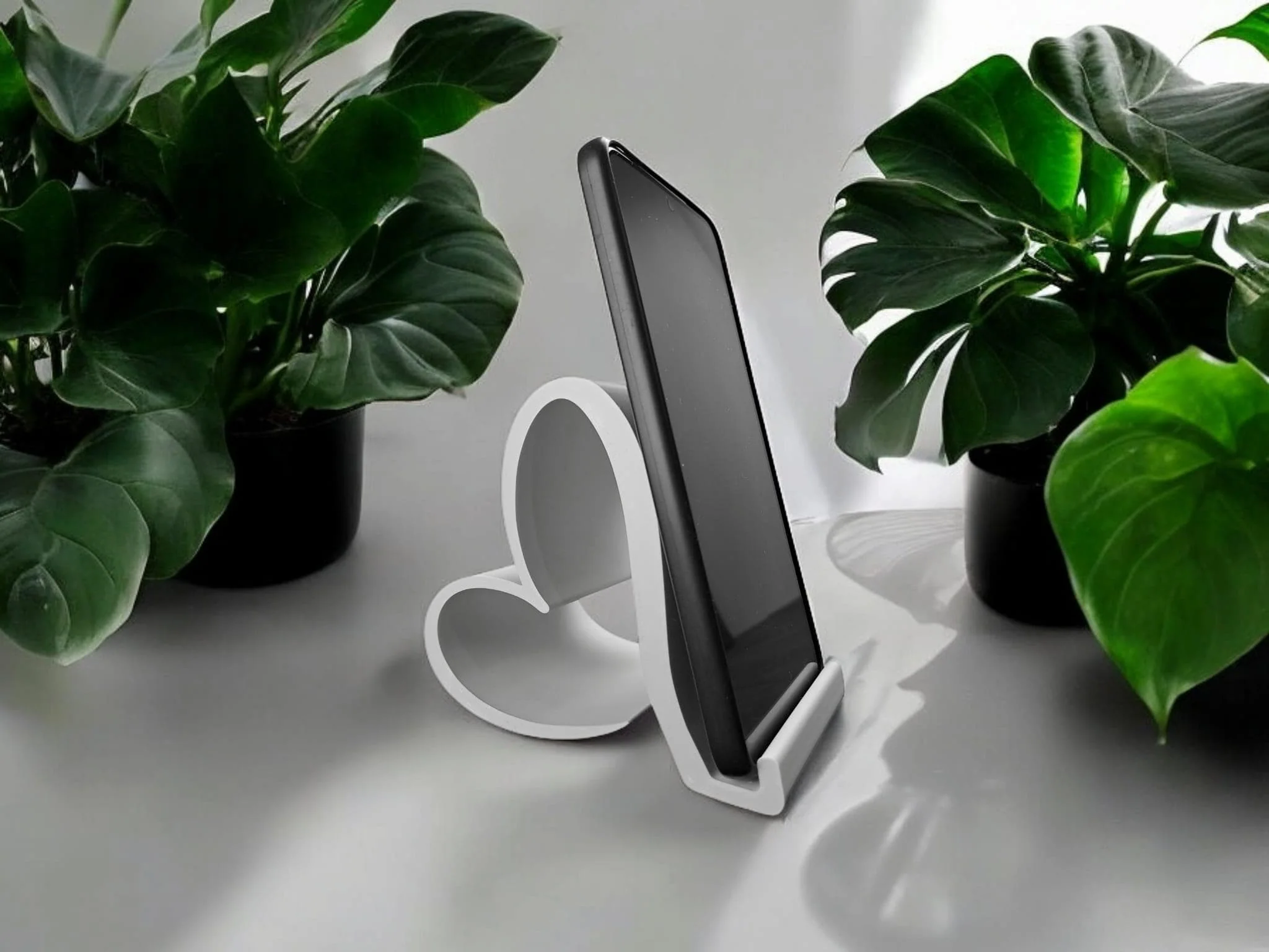 Heart-shaped phone stand