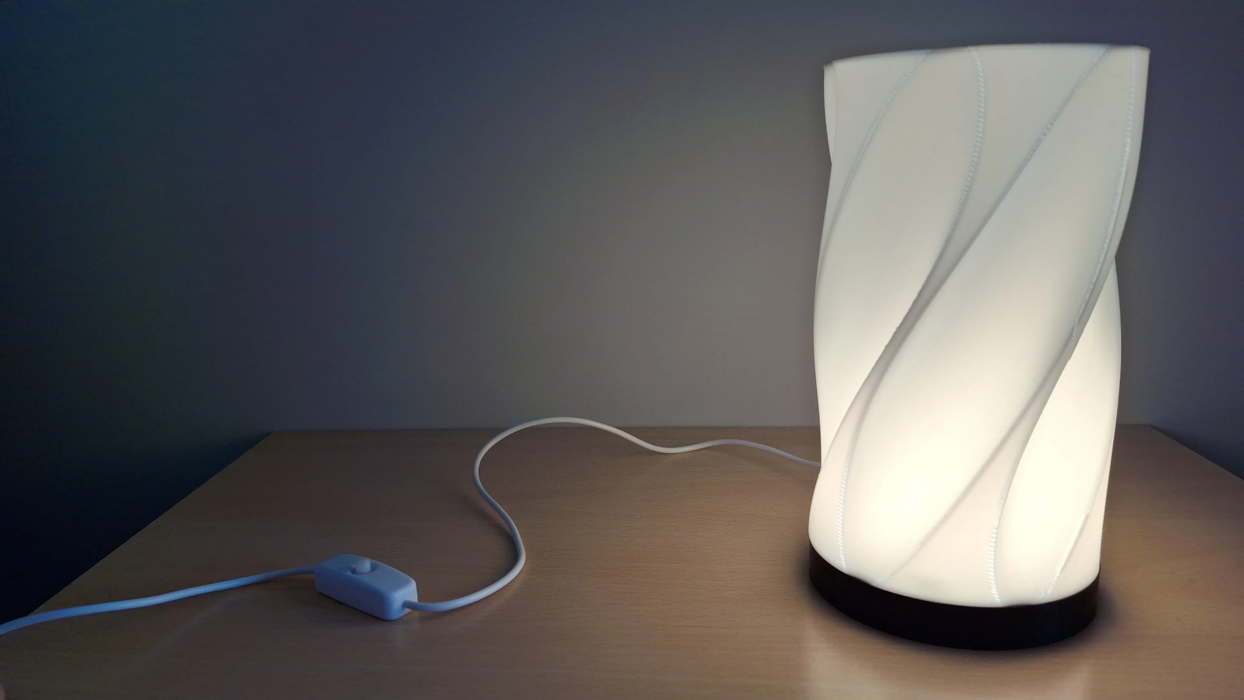Spiral Twister Table Lamp 