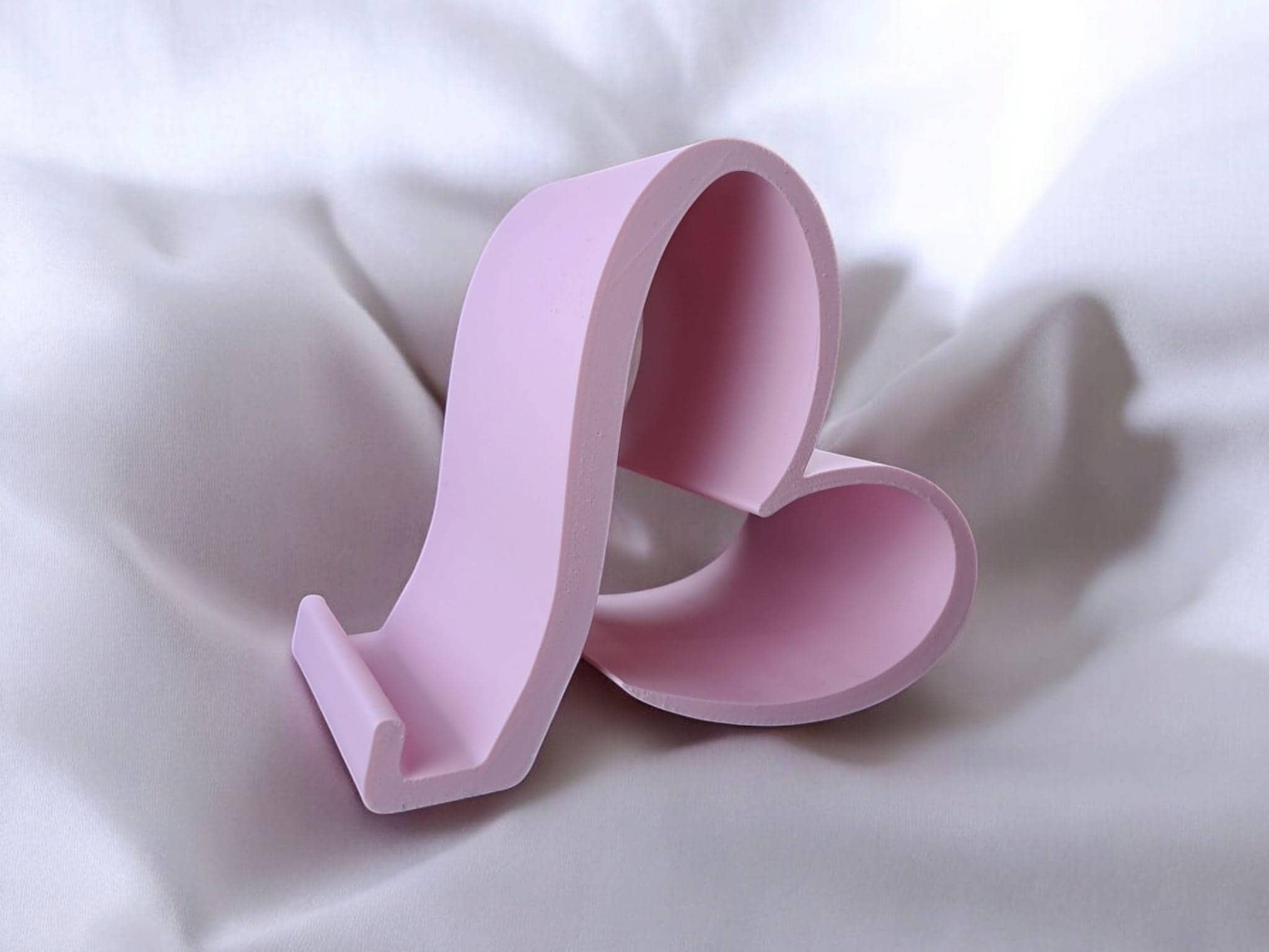 Heart-shaped phone stand