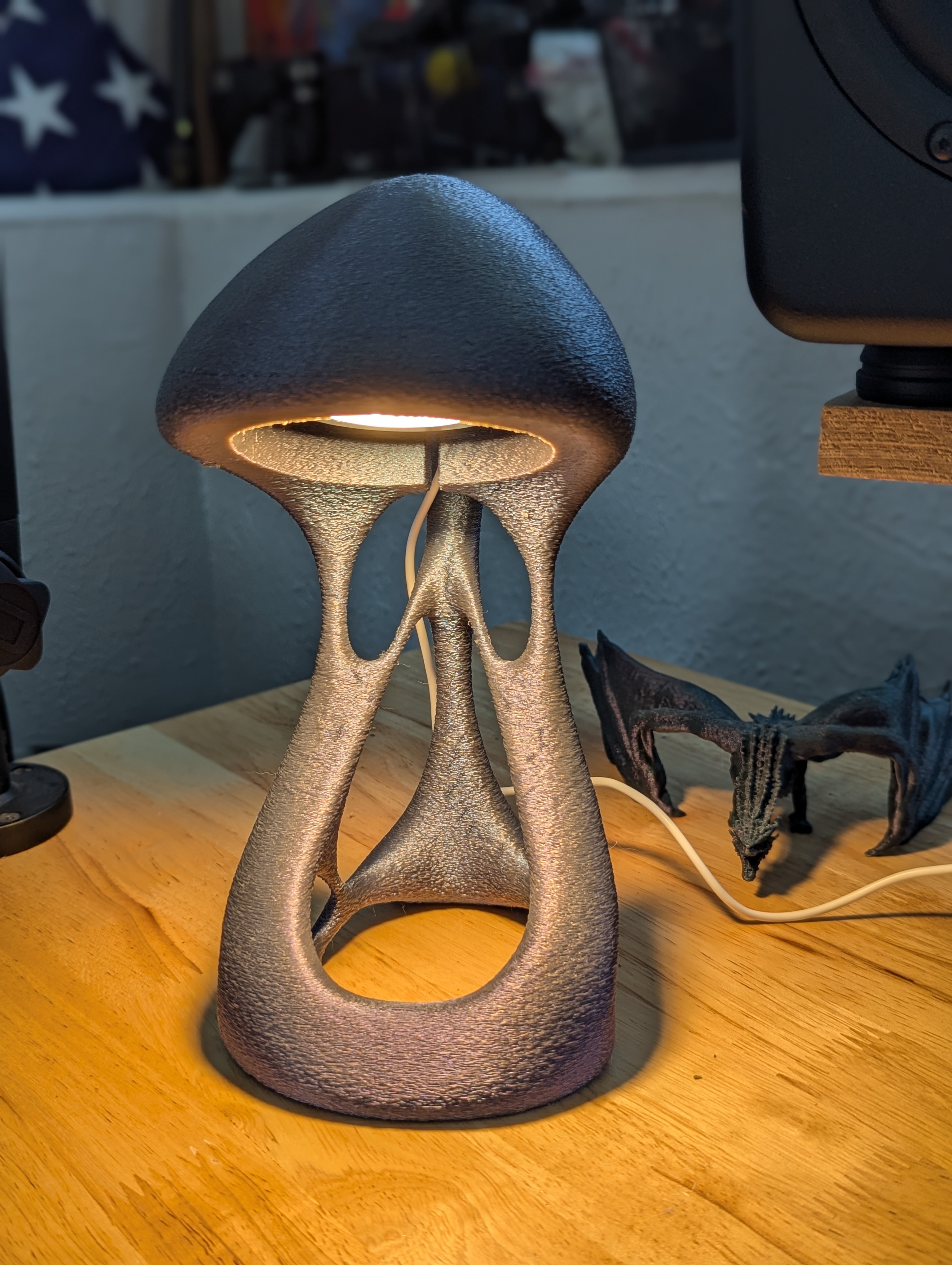 👽 Alien Space Table Lamp