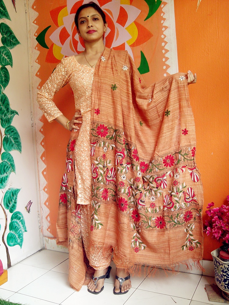 Prune Peach - Bengal Nakshi Kantha Embroidered Tussar Gicha Silk Handloom Duppatta.