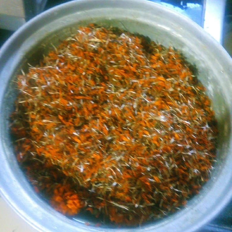 Turmeric Dyed Premium Cotton Hand-Woven Madras Checks Fabric - [2.5Mtrs]