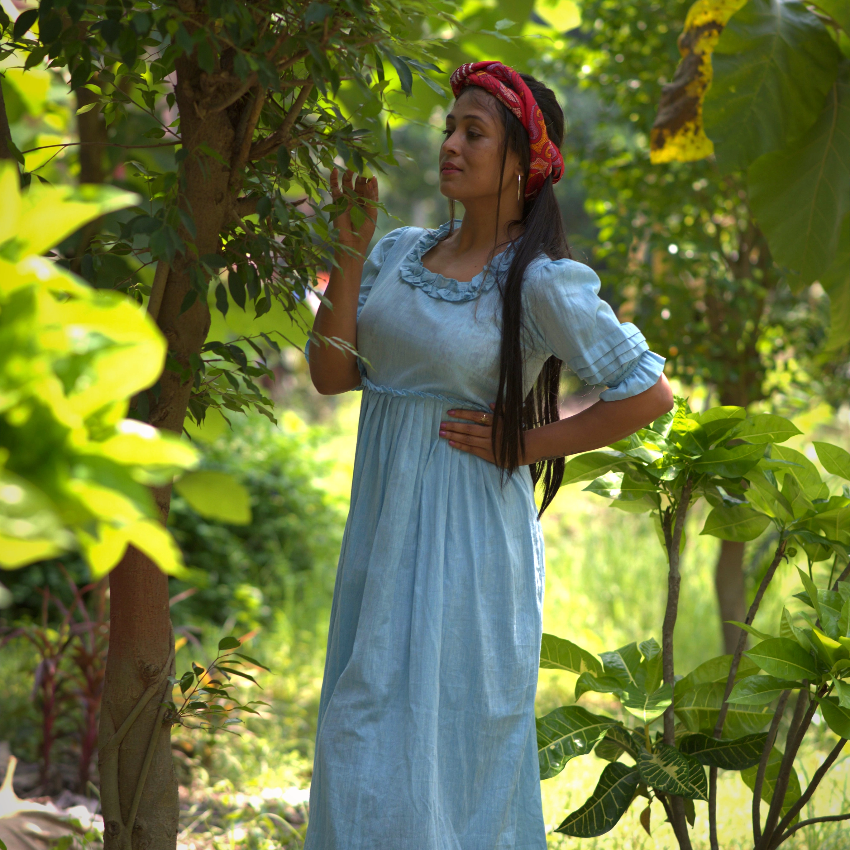 VICTORIAN MASQUERADE - Puff-Sleeve , Ruffle Sleeves and Collar Dress in Linen/Cotton