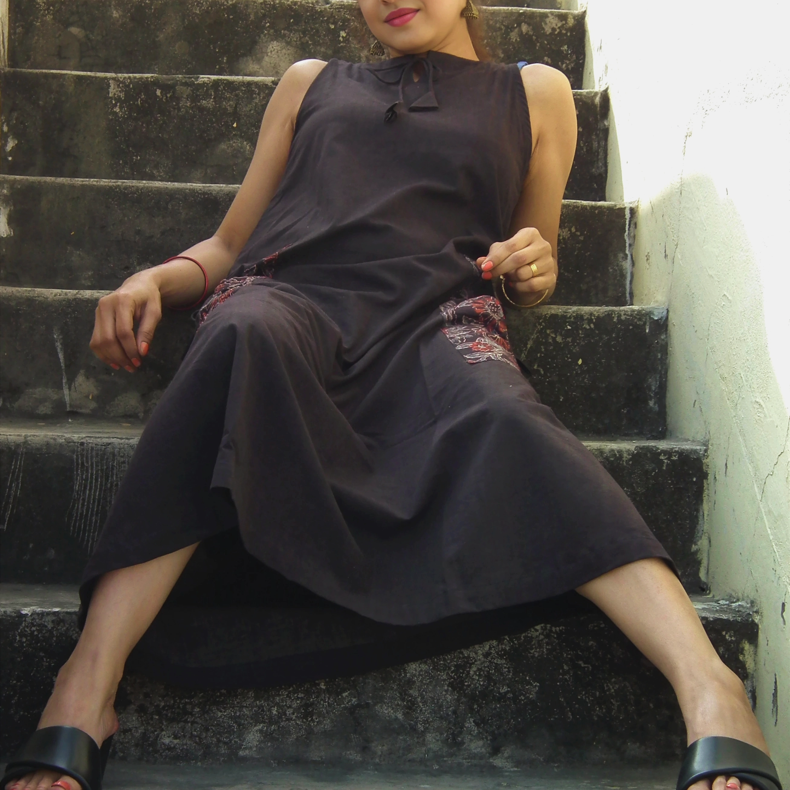 SARDANIA - Sleek look Free Flow Sleeveless Vintage Boat Neck Summer Dress.