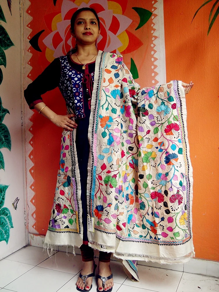 Bagicha - Floral pattern Kantha Stitch Hand Embroidered Art Silk Duppatta.
