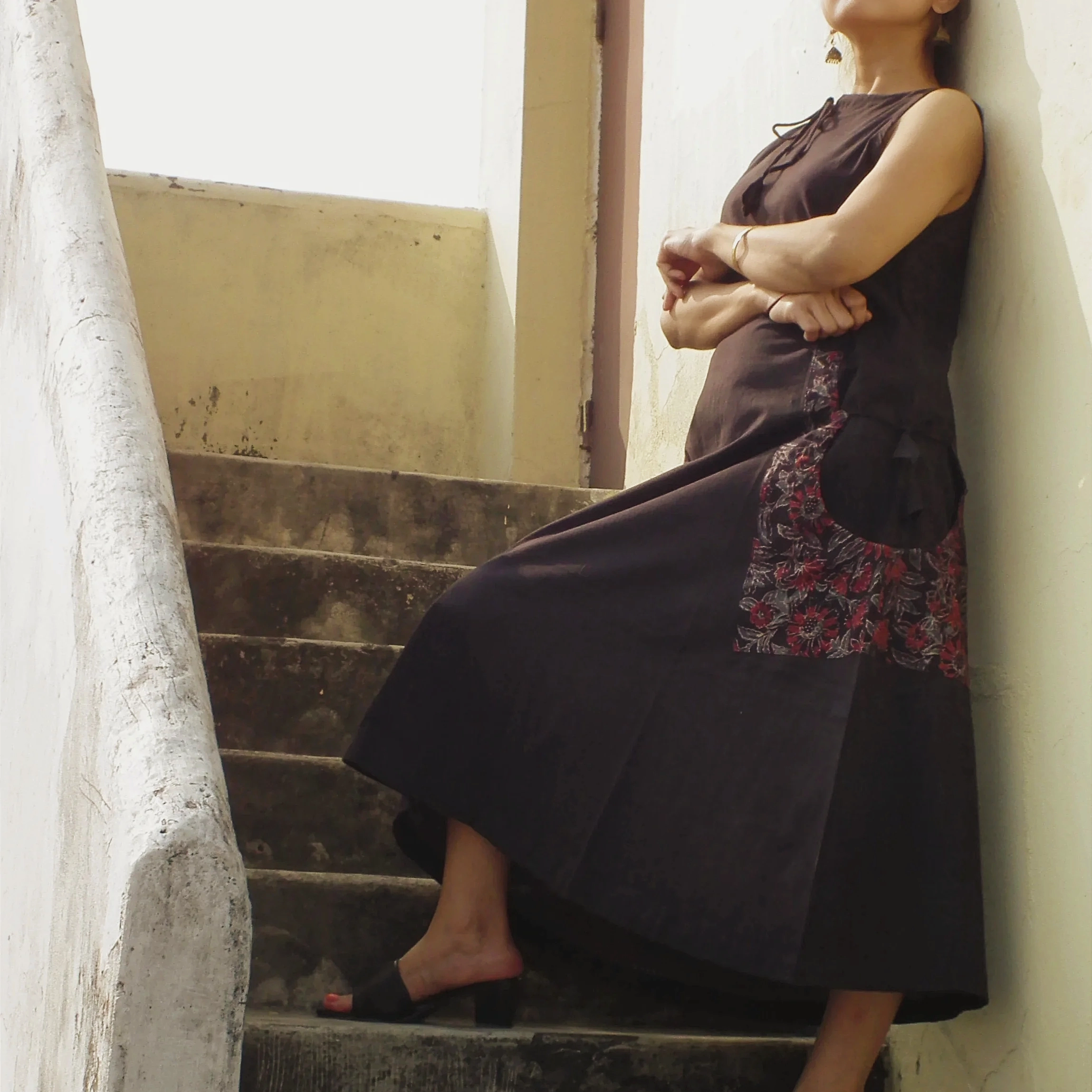 SARDANIA - Sleek look Free Flow Sleeveless Vintage Boat Neck Summer Dress.