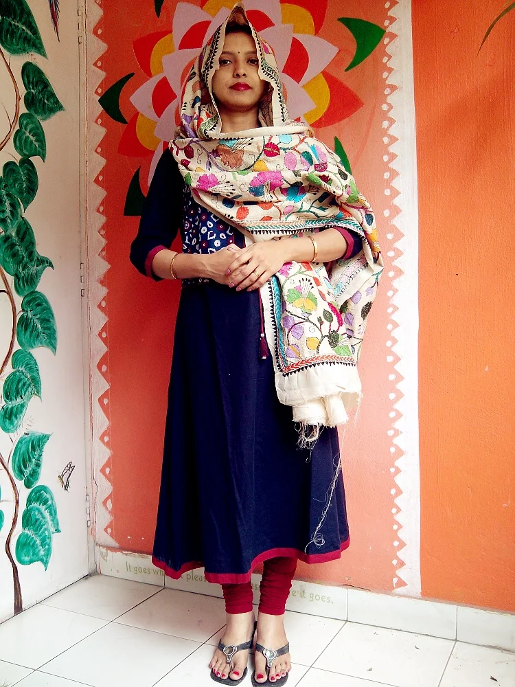 Bagicha - Floral pattern Kantha Stitch Hand Embroidered Art Silk Duppatta.